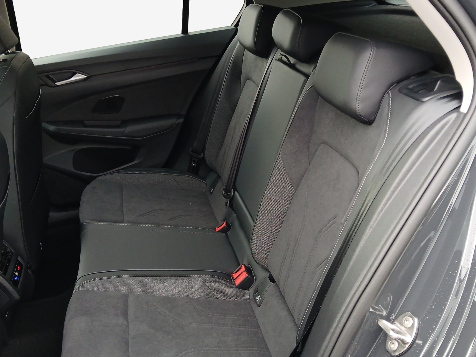 VW Golf 1.5 e TSI mHEV United DSG-image-11