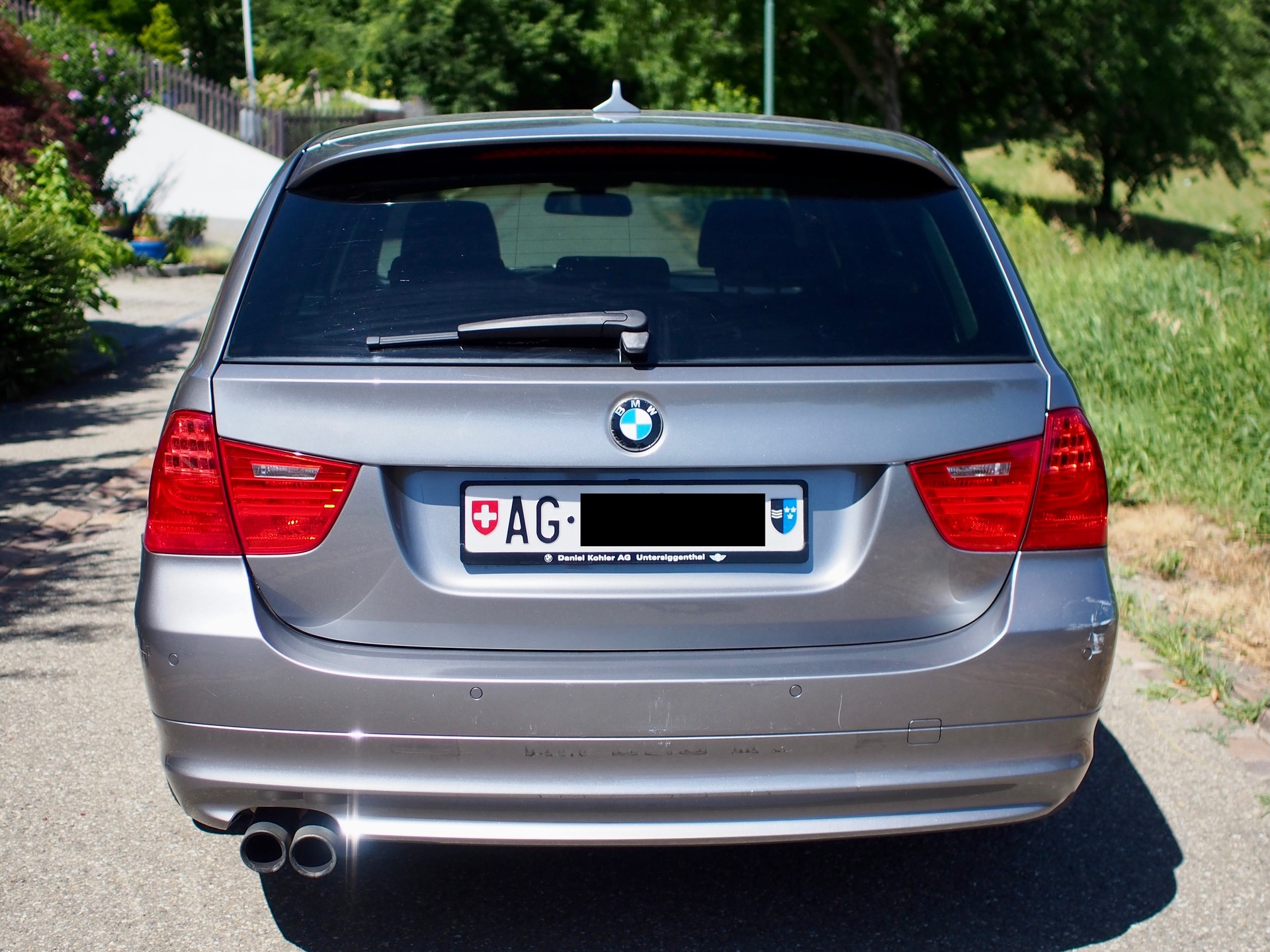 BMW 325i xDrive-image-2