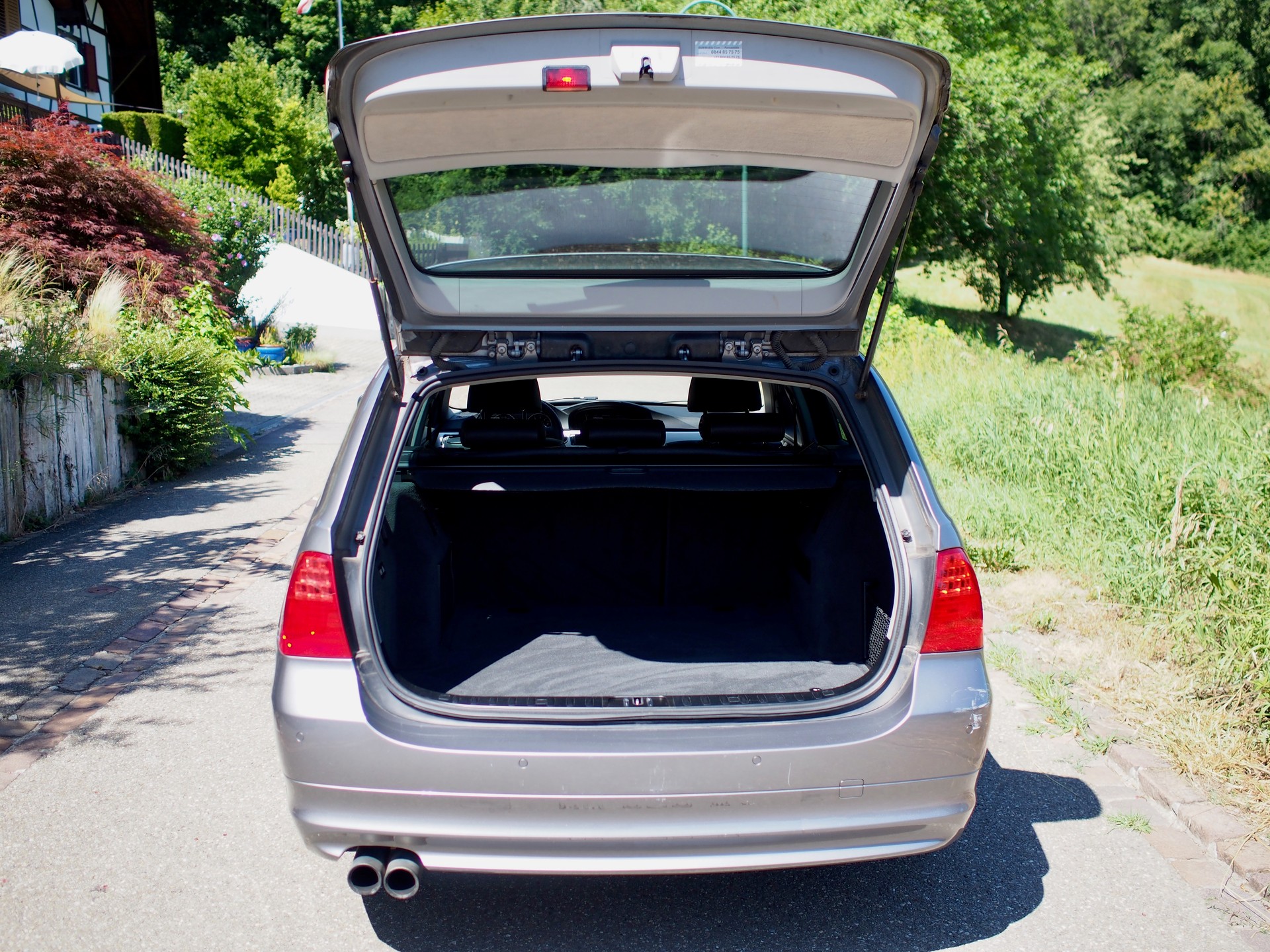 BMW 325i xDrive-image-3