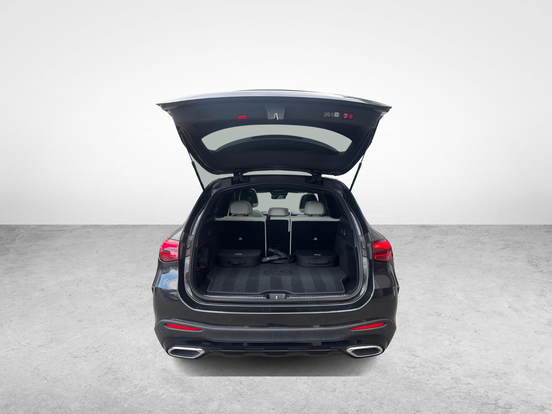 MERCEDES-BENZ GLC 300 e 4MATIC AMG Line-image-11