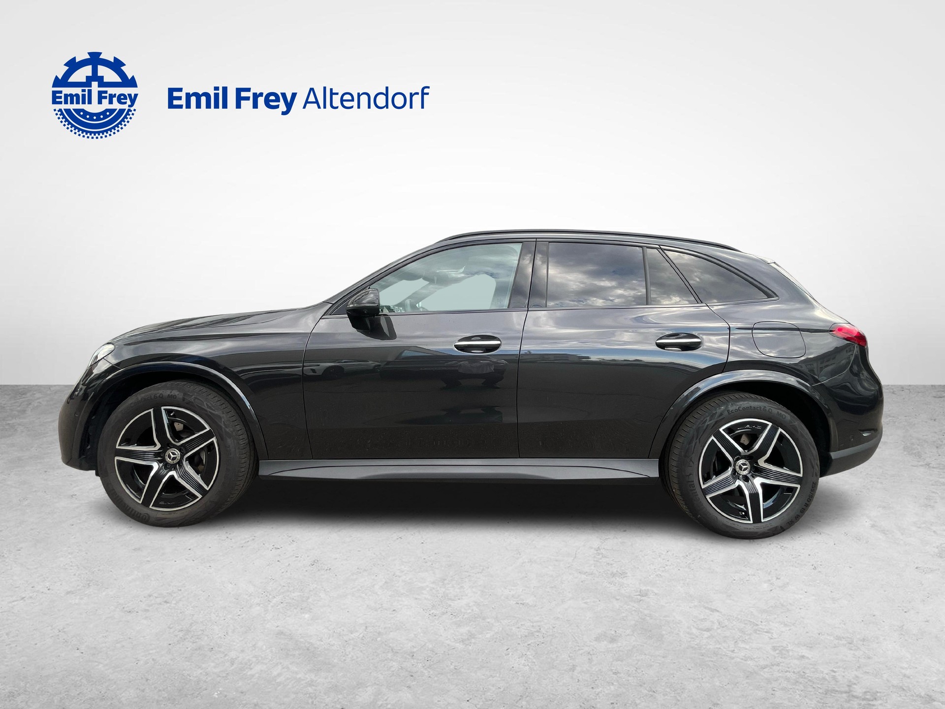 MERCEDES-BENZ GLC 300 e 4MATIC AMG Line-showroom-element-1