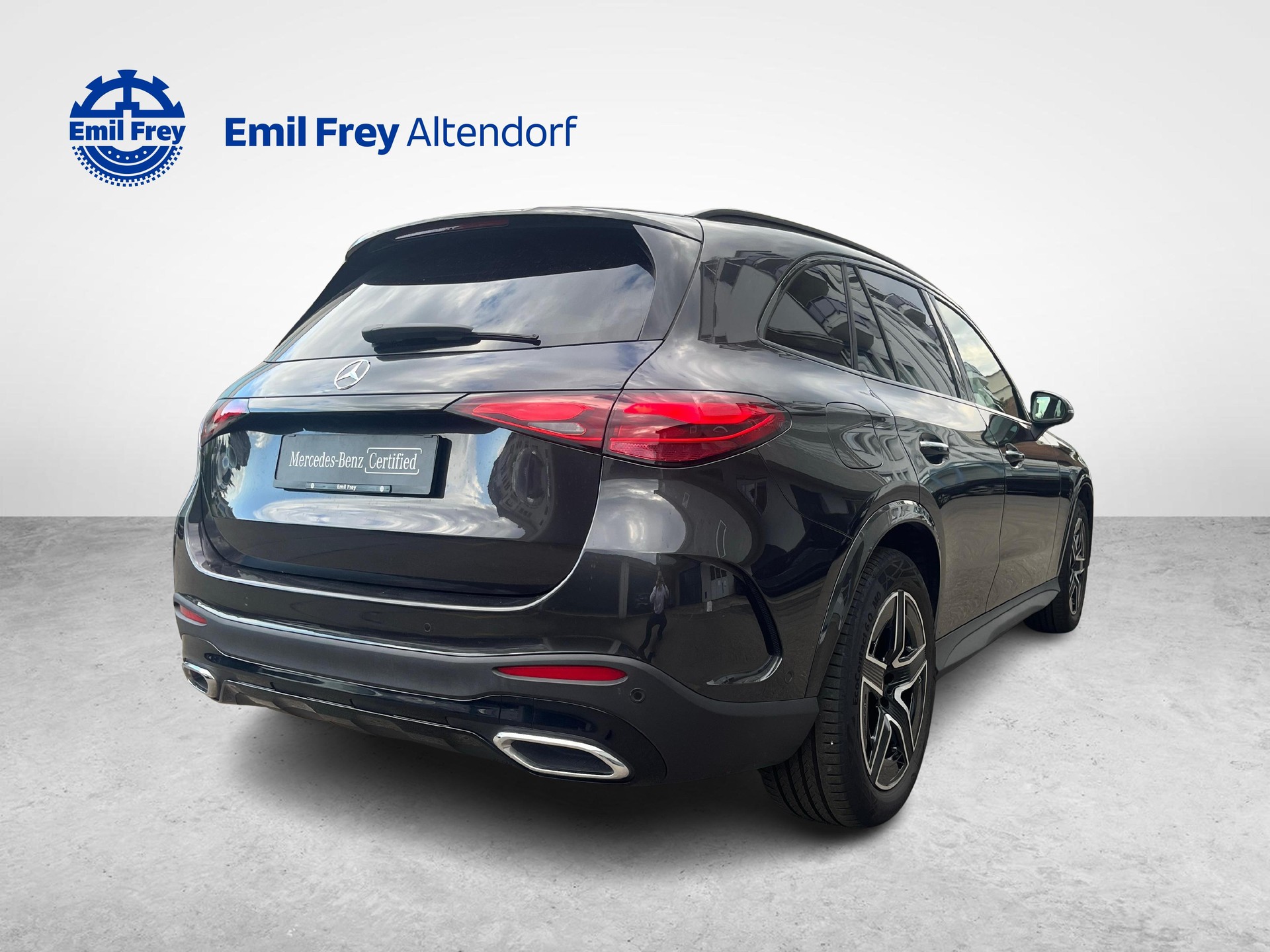 MERCEDES-BENZ GLC 300 e 4MATIC AMG Line-image-4