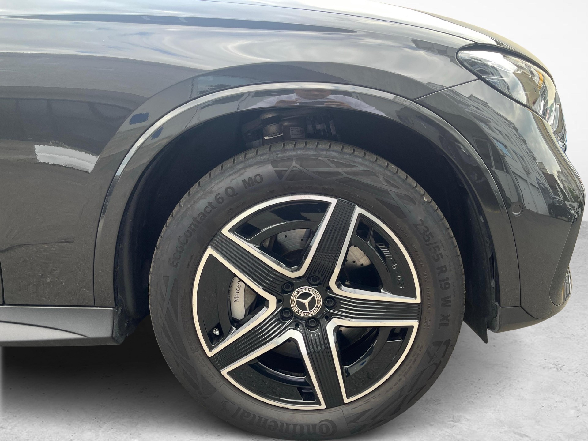 MERCEDES-BENZ GLC 300 e 4MATIC AMG Line-image-12