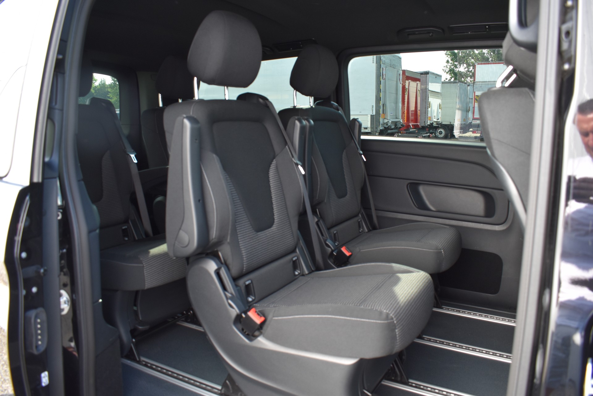MERCEDES-BENZ V 300 d lang 4Matic 9G-Tronic-image-14