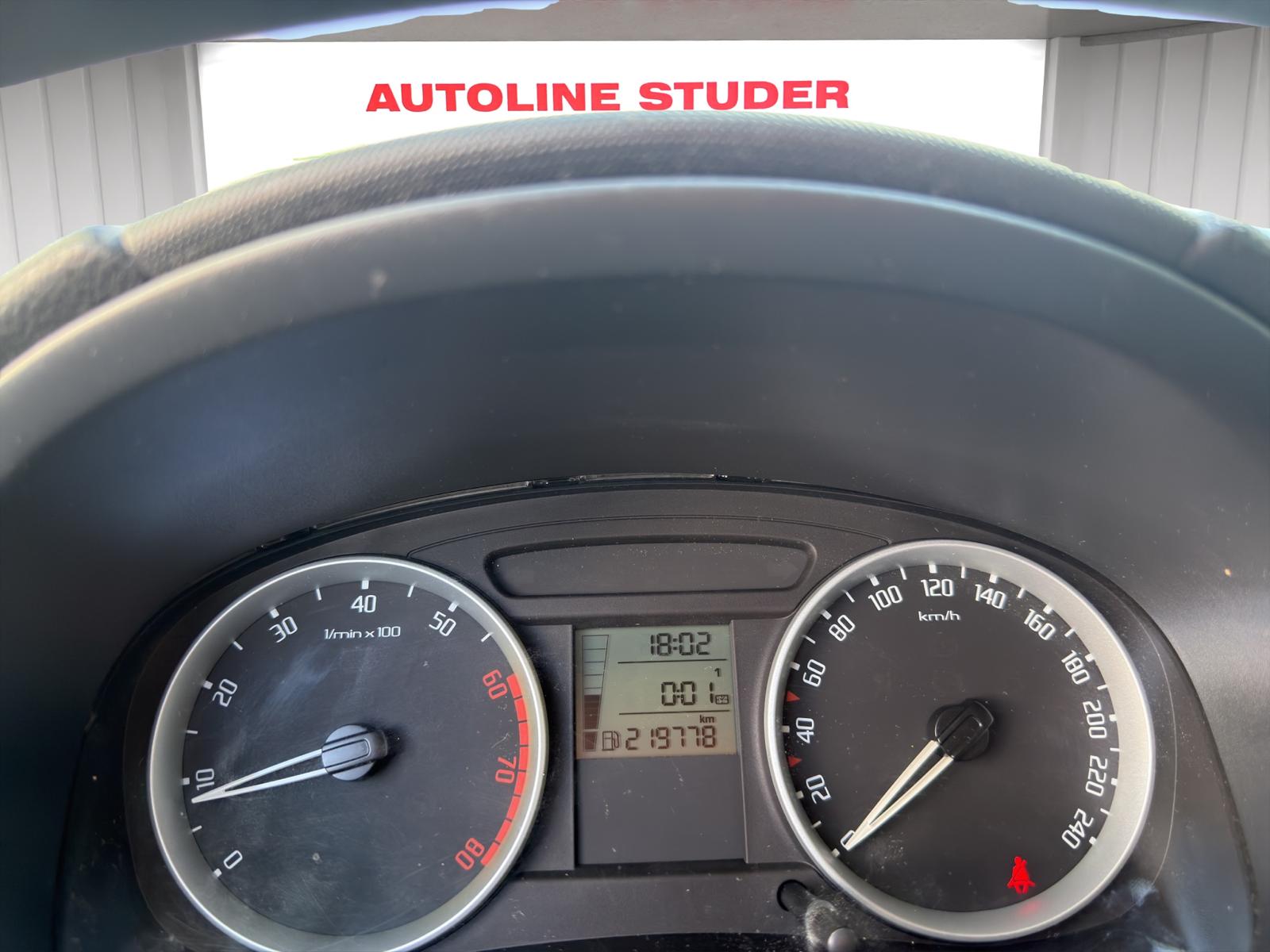 SKODA Fabia 1.4 Elegance-image-9