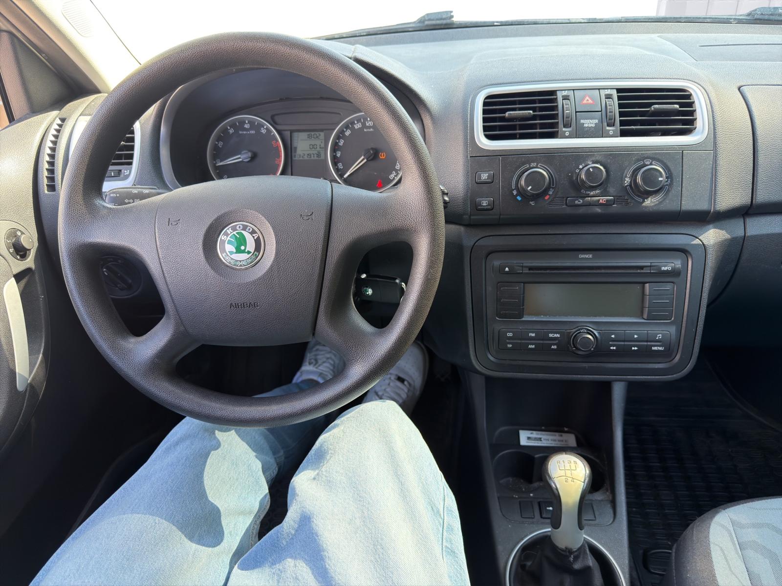 SKODA Fabia 1.4 Elegance-image-6