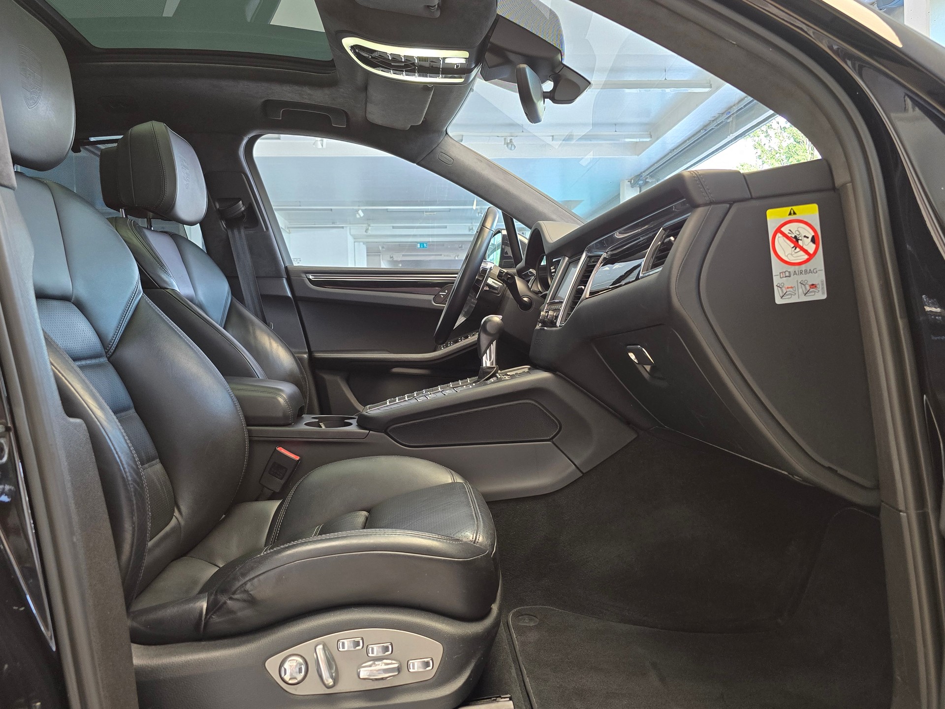 PORSCHE Macan Turbo PDK-image-12