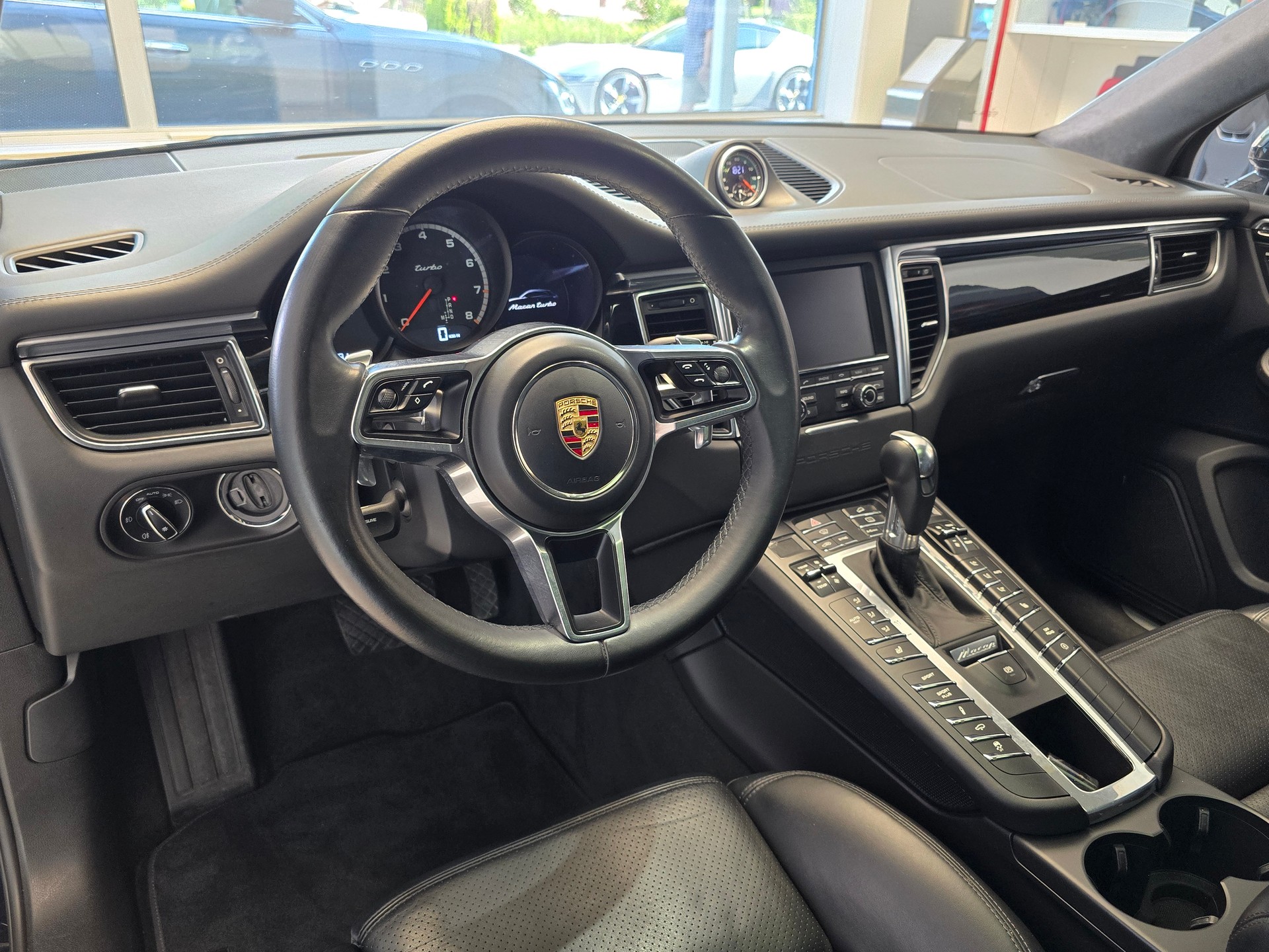 PORSCHE Macan Turbo PDK-image-8