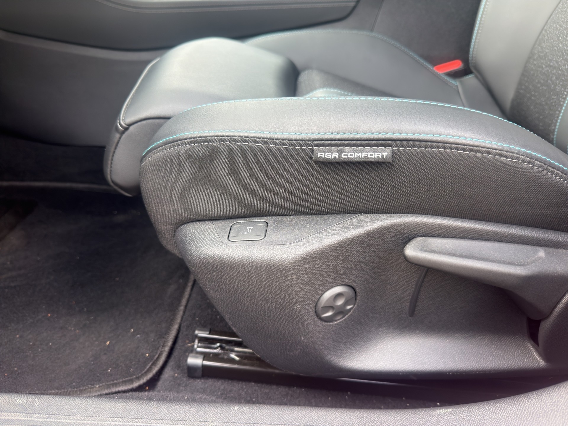 PEUGEOT 308 SW 1.2 PureTech Allure-image-36