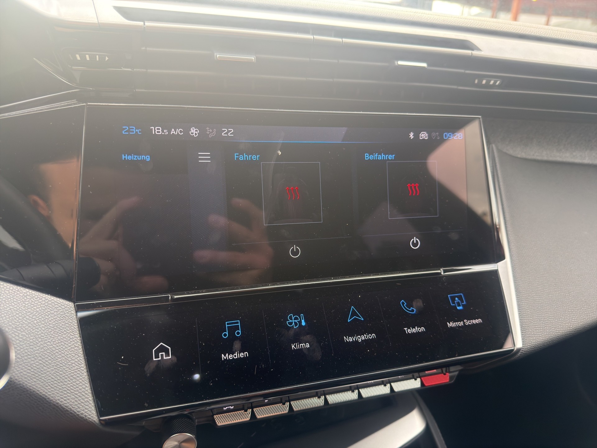 PEUGEOT 308 SW 1.2 PureTech Allure-image-46