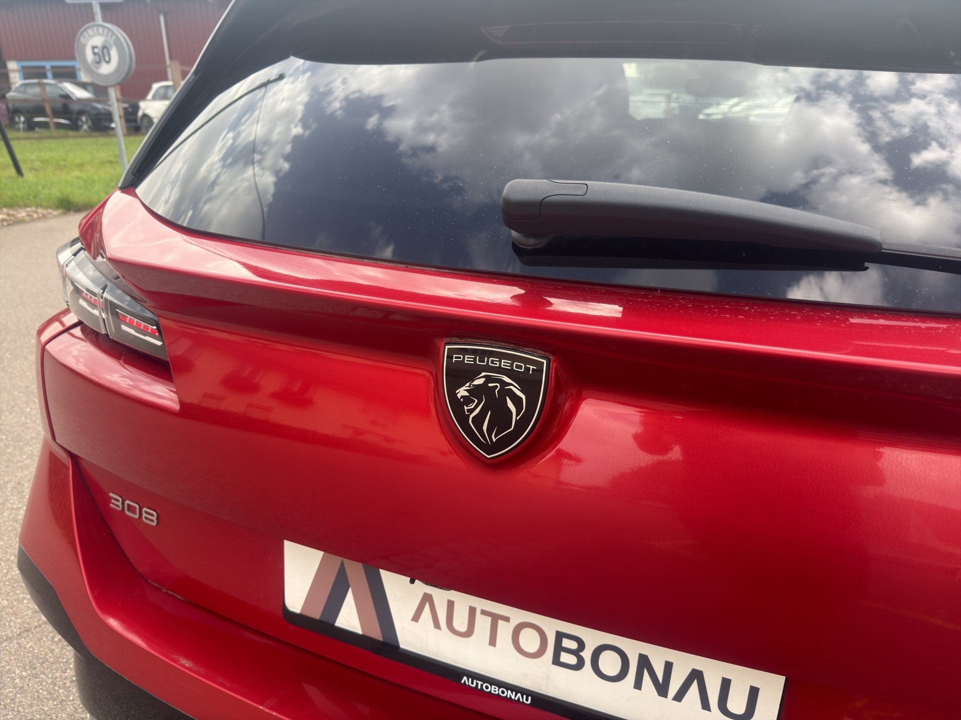 PEUGEOT 308 SW 1.2 PureTech Allure-image-29