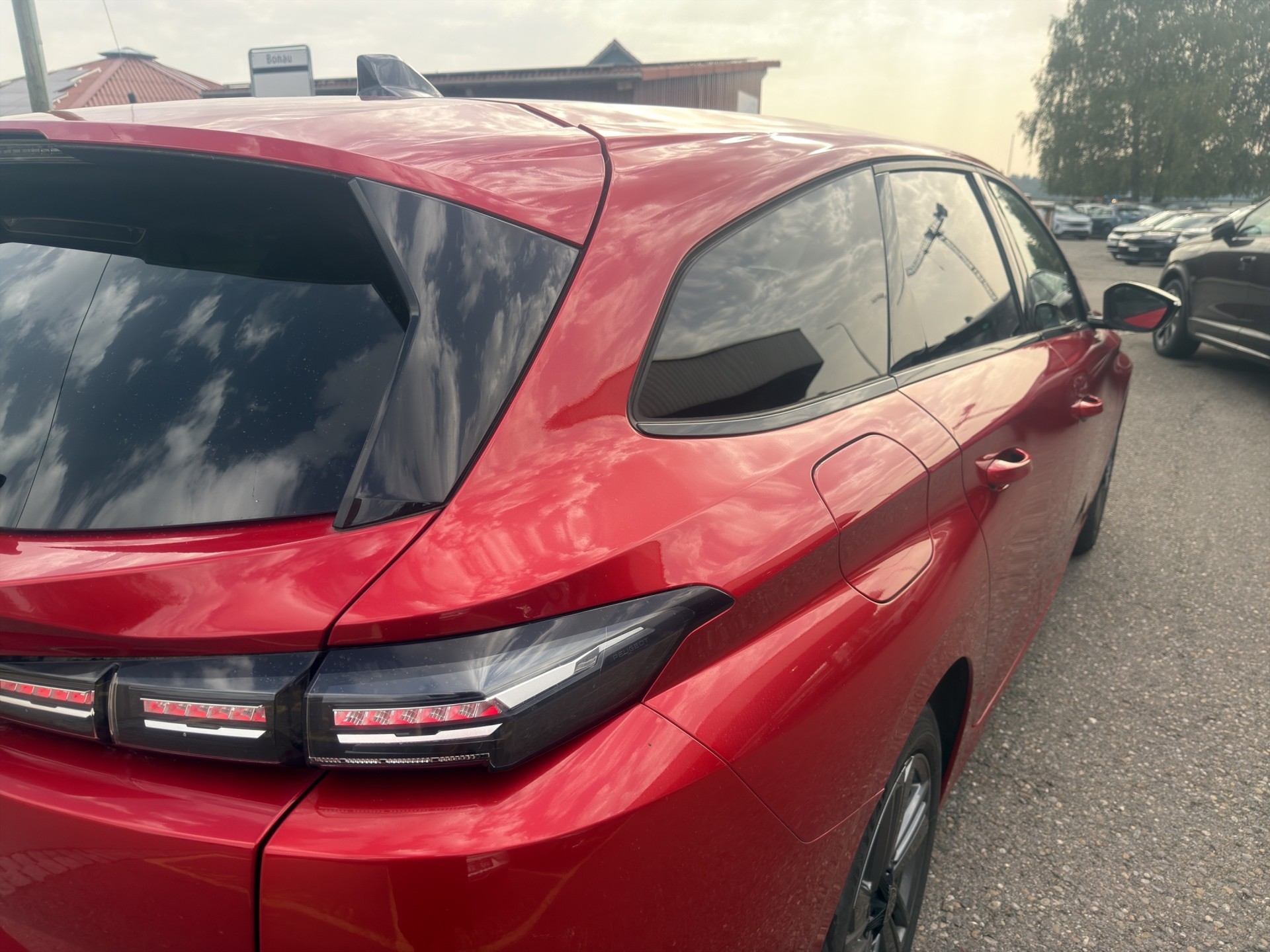 PEUGEOT 308 SW 1.2 PureTech Allure-image-30
