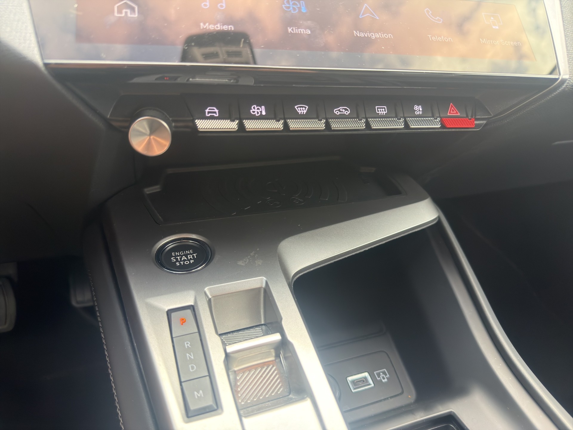 PEUGEOT 308 SW 1.2 PureTech Allure-image-40