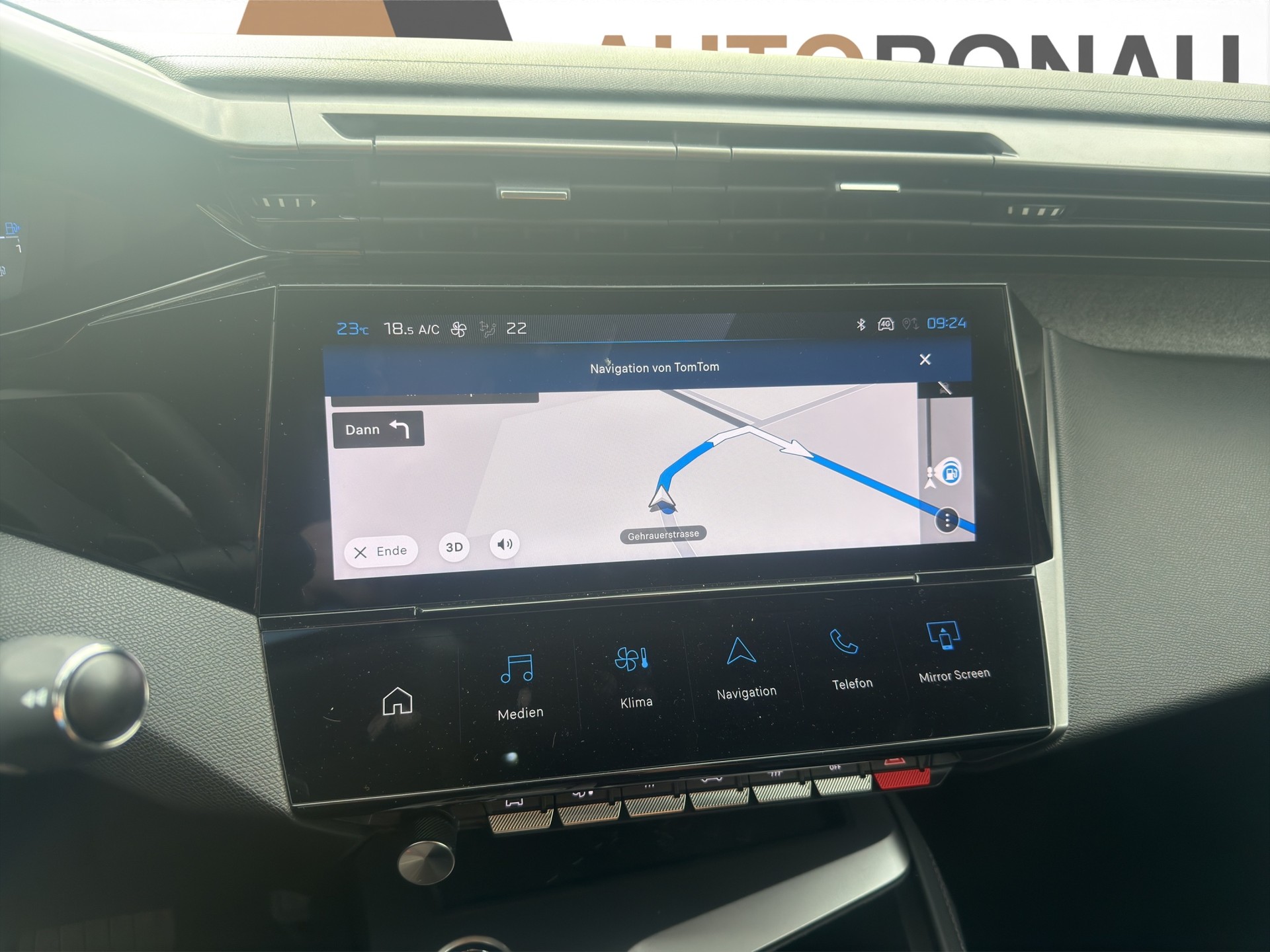 PEUGEOT 308 SW 1.2 PureTech Allure-image-22