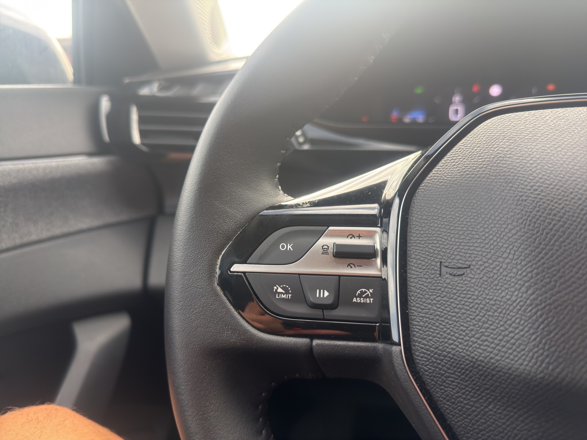 PEUGEOT 308 SW 1.2 PureTech Allure-image-45