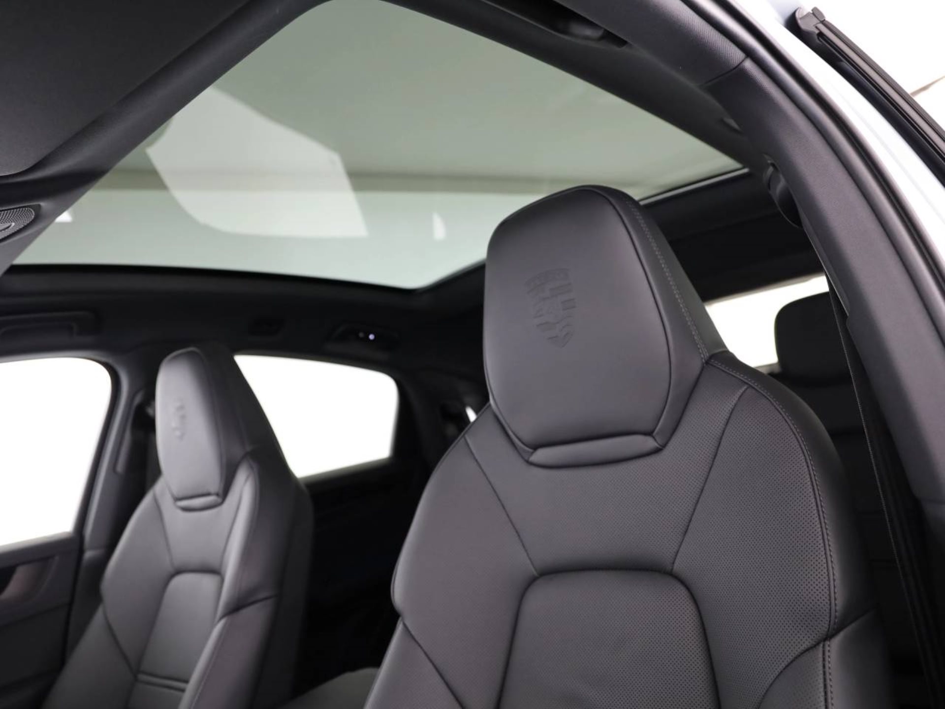 PORSCHE Cayenne Coupé Black Edition-image-4