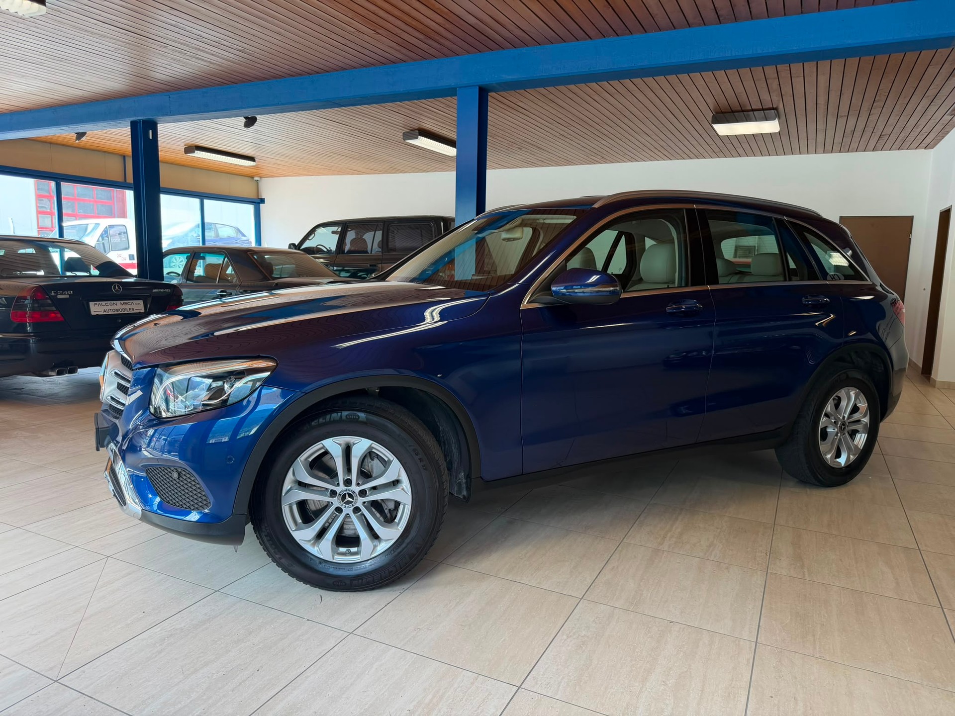 MERCEDES-BENZ GLC 300 4Matic Exclusive 9G-Tronic-image-3