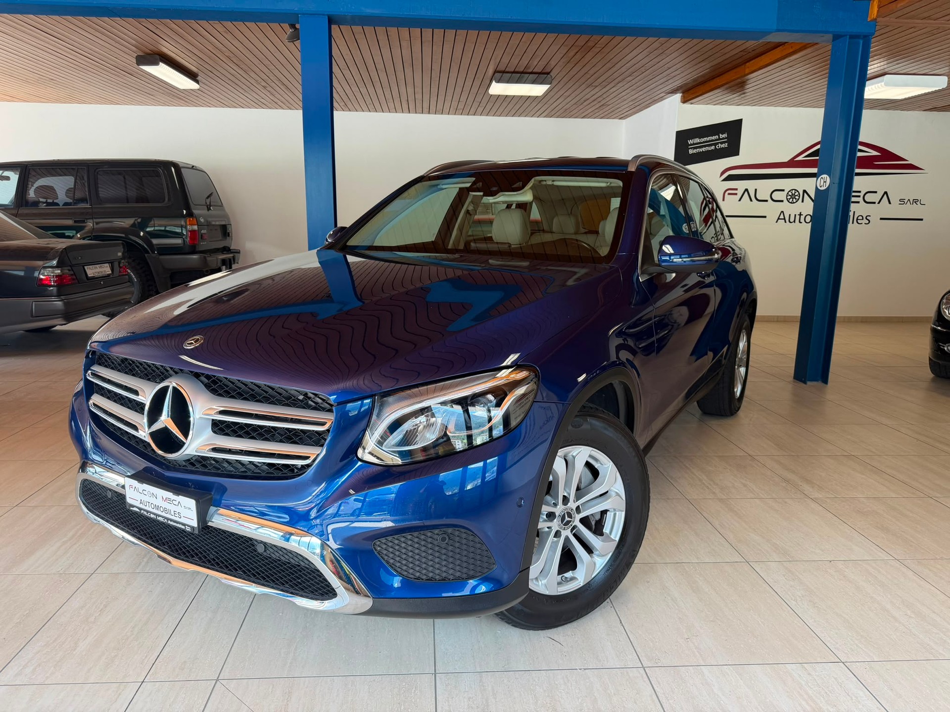 MERCEDES-BENZ GLC 300 4Matic Exclusive 9G-Tronic-image-2