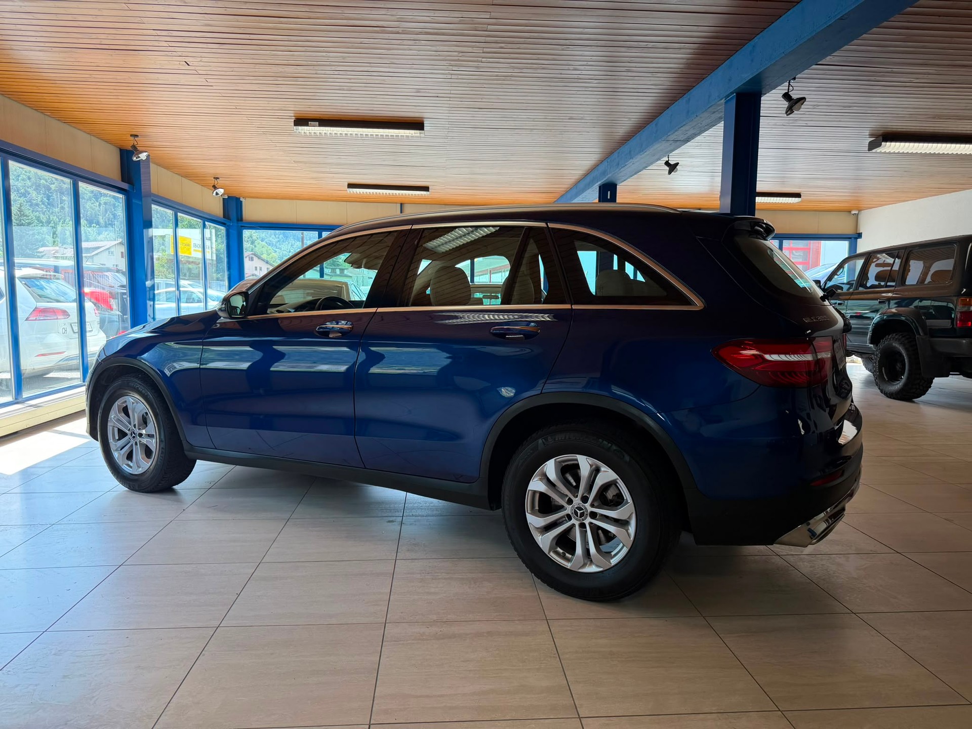 MERCEDES-BENZ GLC 300 4Matic Exclusive 9G-Tronic-image-6