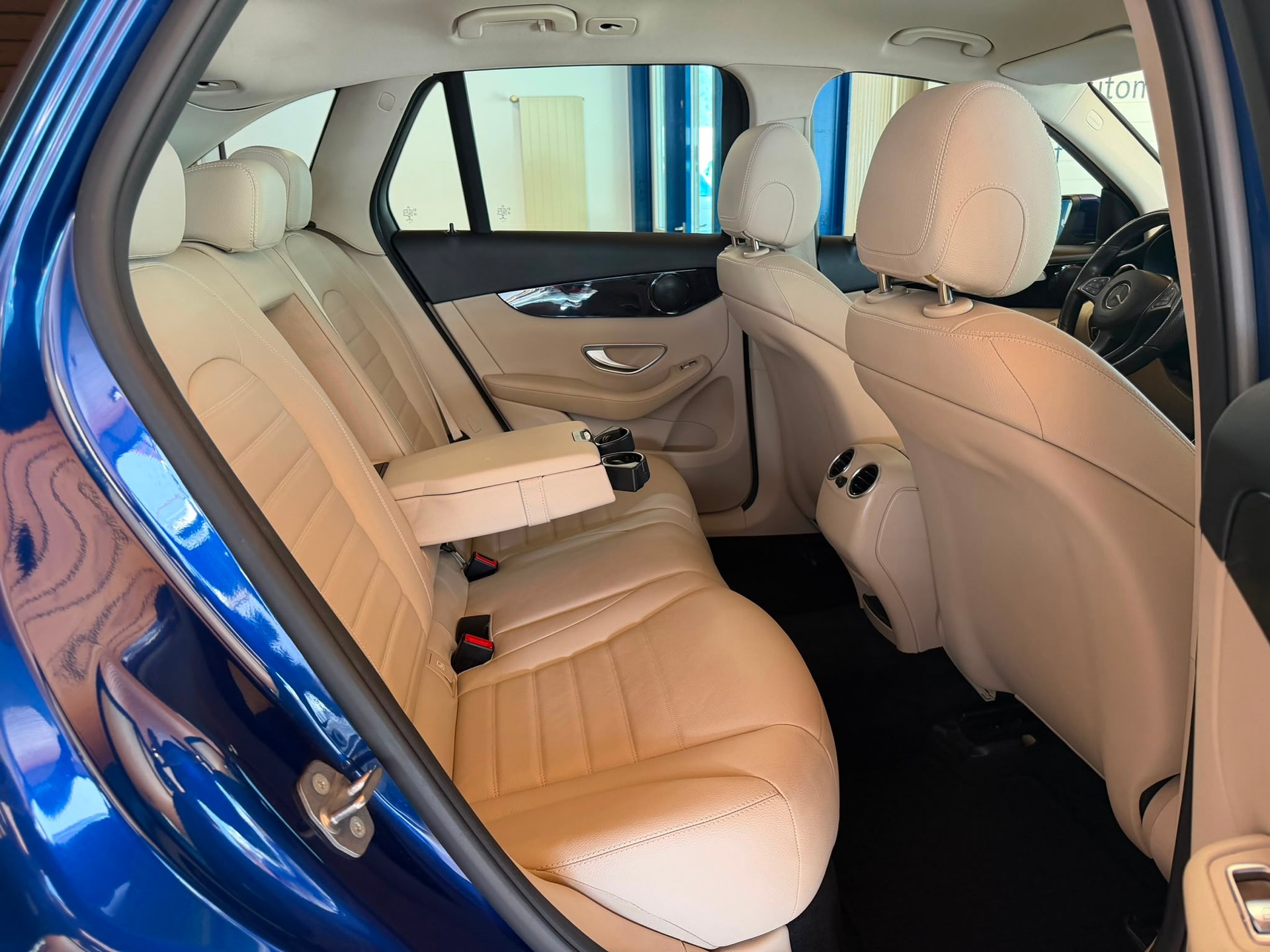 MERCEDES-BENZ GLC 300 4Matic Exclusive 9G-Tronic-image-18