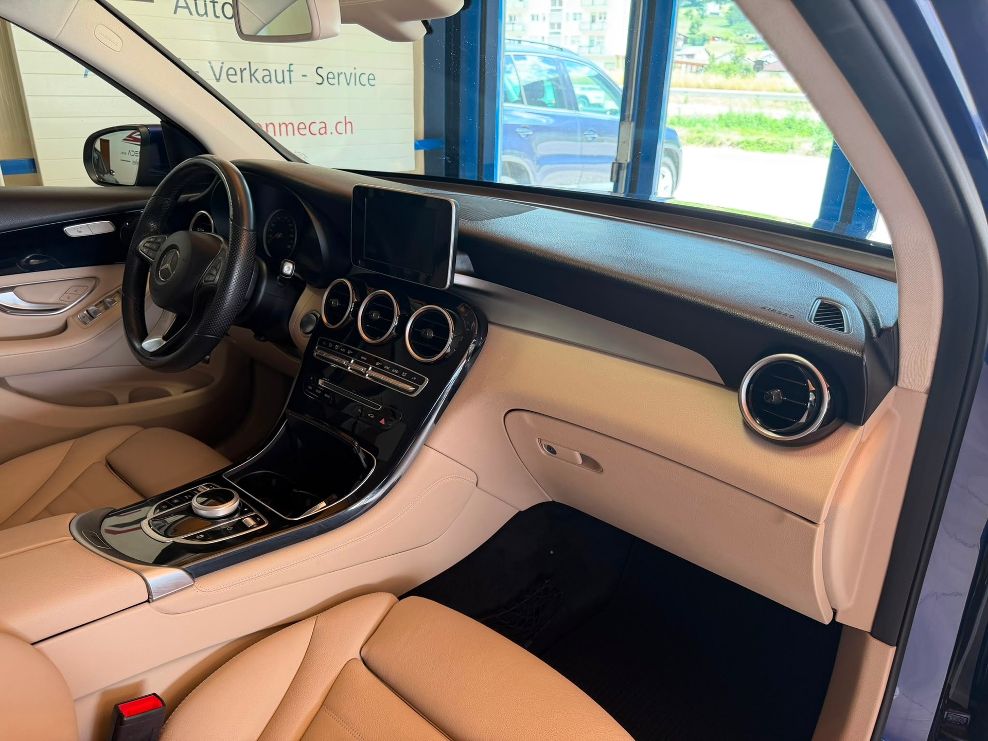 MERCEDES-BENZ GLC 300 4Matic Exclusive 9G-Tronic-image-15
