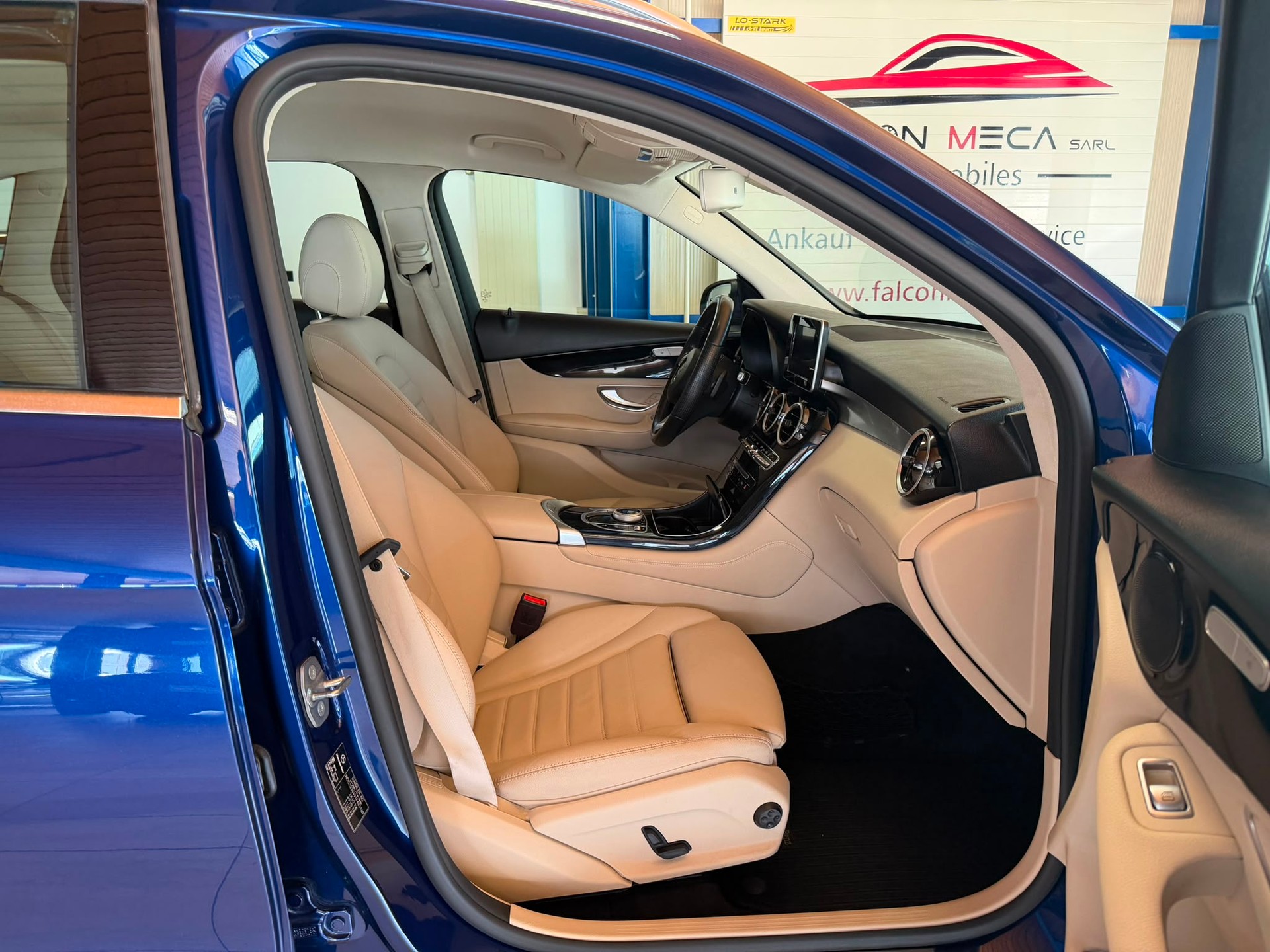 MERCEDES-BENZ GLC 300 4Matic Exclusive 9G-Tronic-image-14