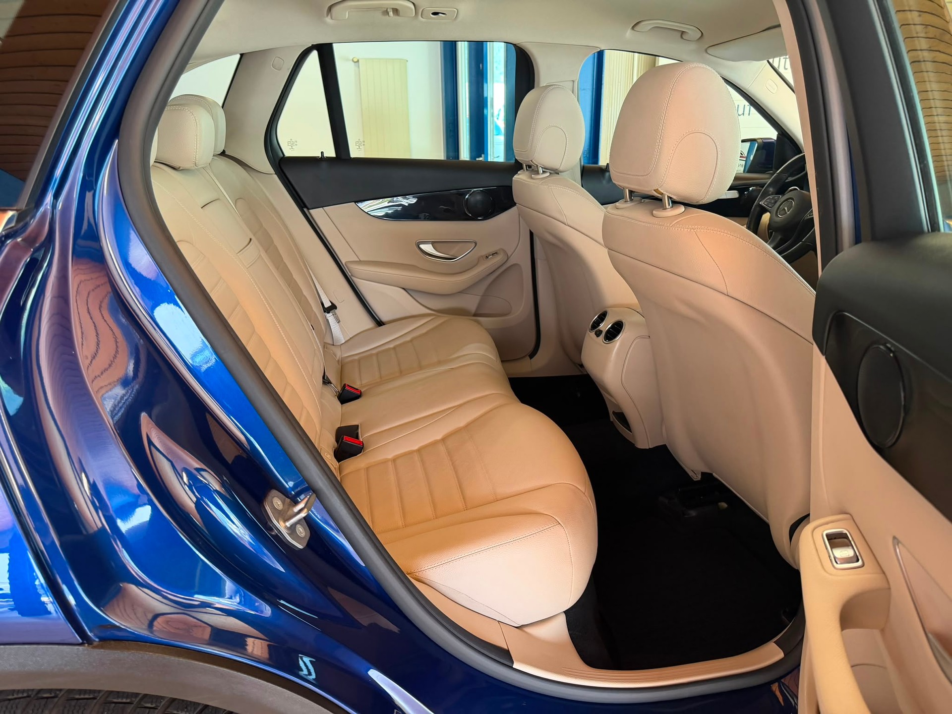 MERCEDES-BENZ GLC 300 4Matic Exclusive 9G-Tronic-image-17