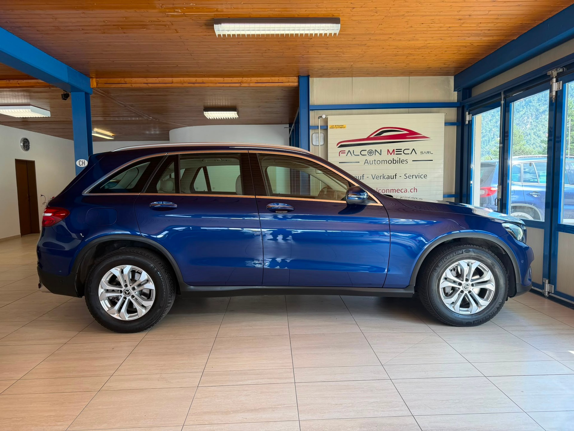 MERCEDES-BENZ GLC 300 4Matic Exclusive 9G-Tronic-image-5