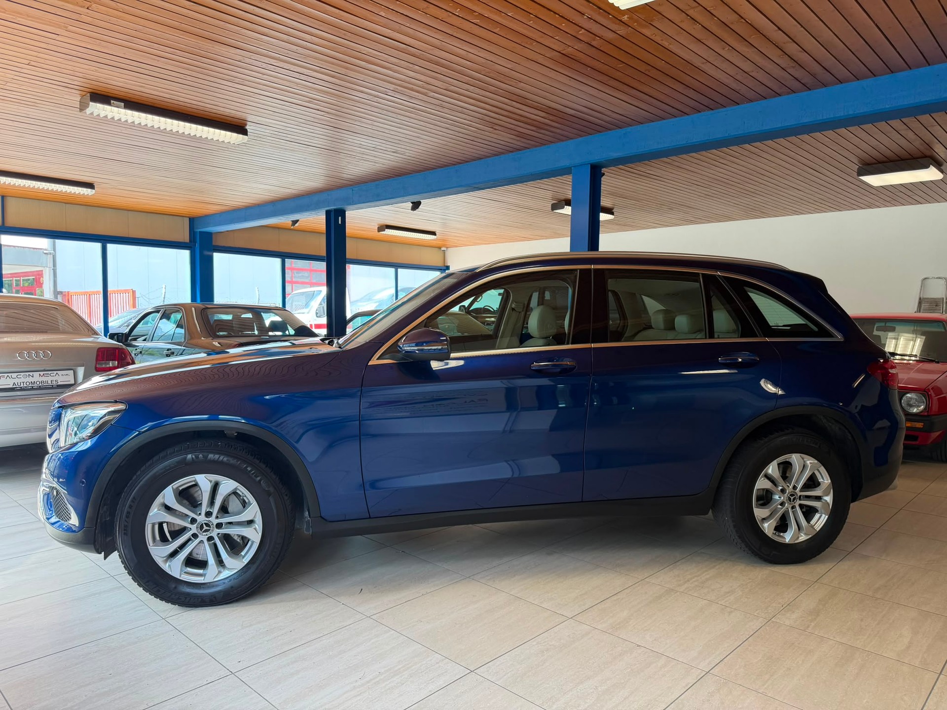 MERCEDES-BENZ GLC 300 4Matic Exclusive 9G-Tronic-image-4