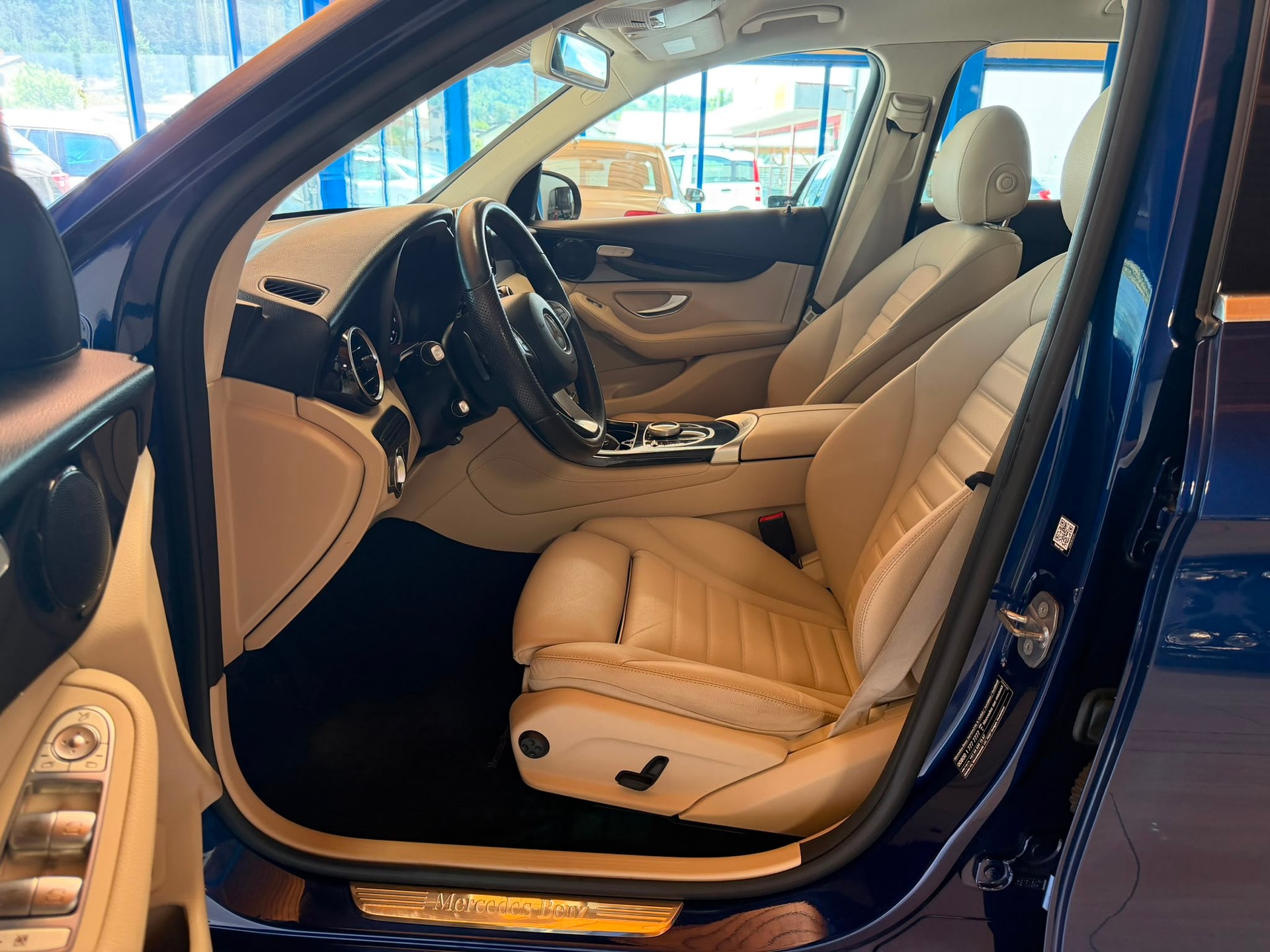 MERCEDES-BENZ GLC 300 4Matic Exclusive 9G-Tronic-image-10