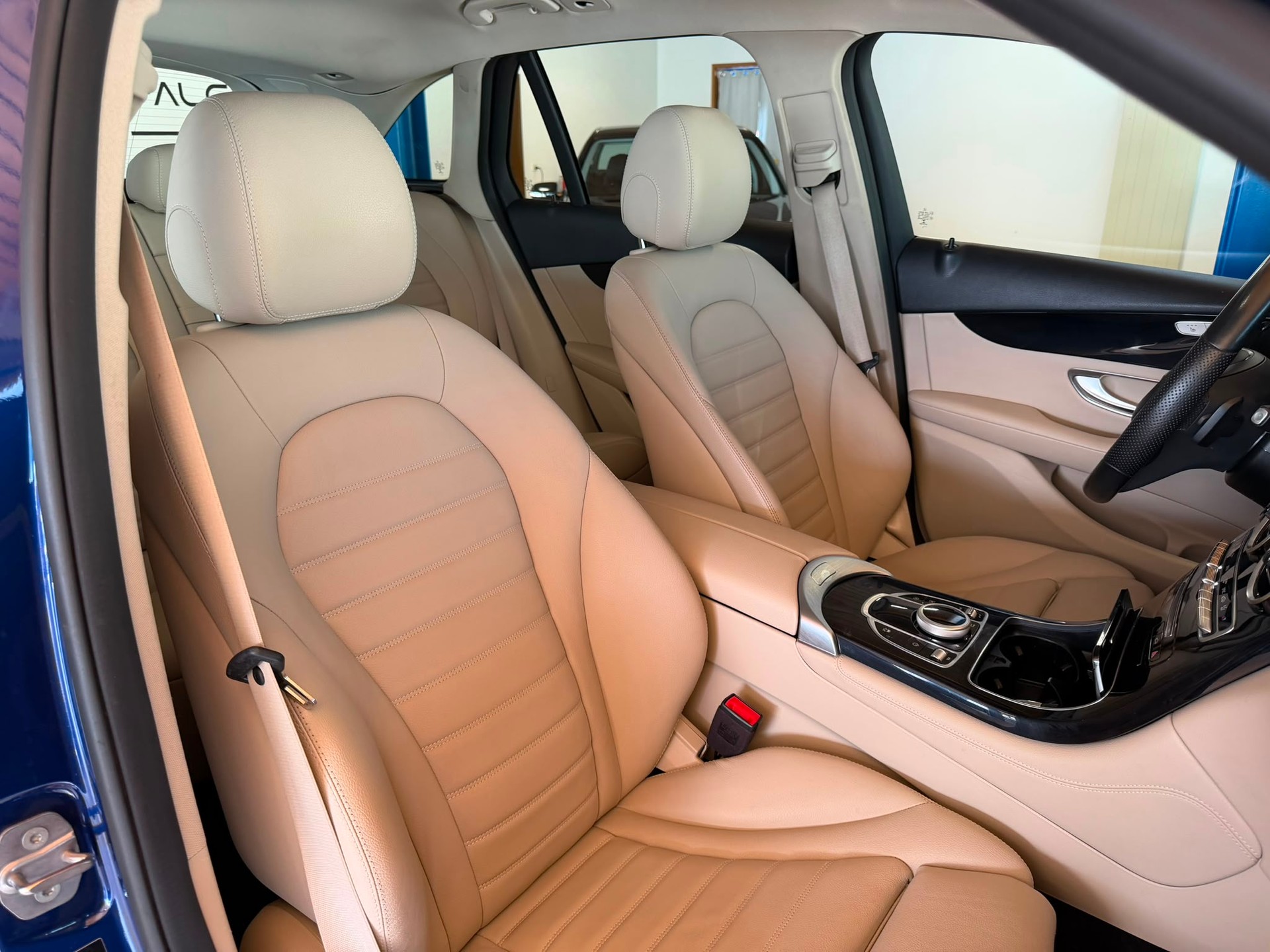 MERCEDES-BENZ GLC 300 4Matic Exclusive 9G-Tronic-image-16