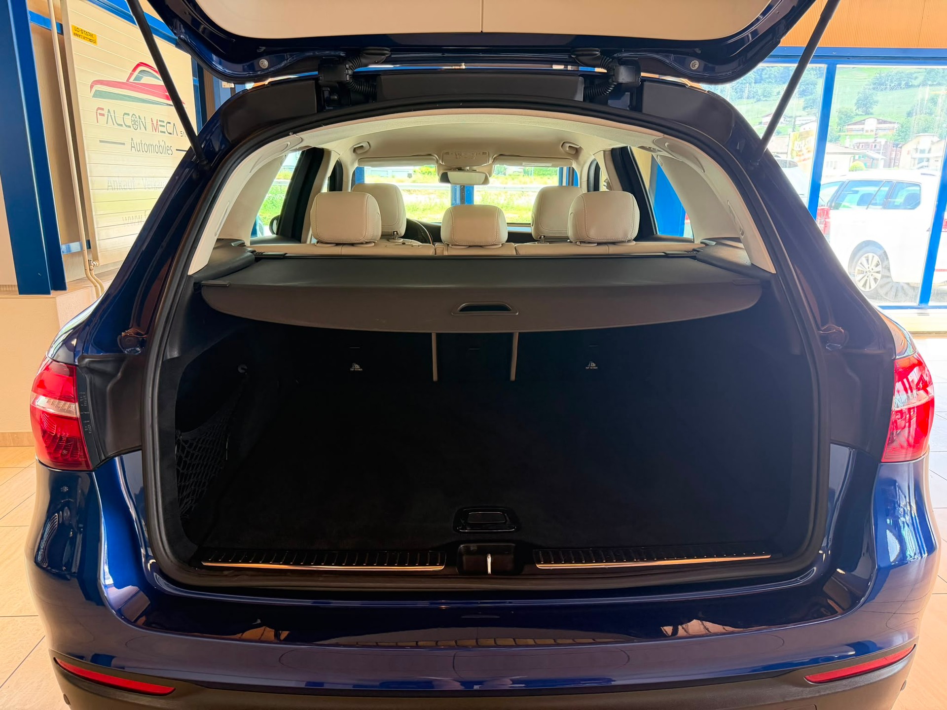 MERCEDES-BENZ GLC 300 4Matic Exclusive 9G-Tronic-image-20