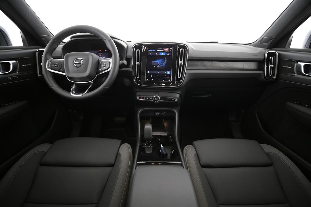 VOLVO XC40 P8 Twin Ultimate AWD-image-9