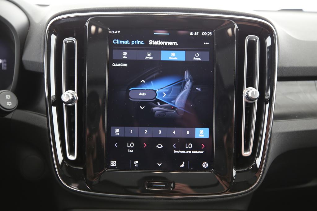 VOLVO XC40 P8 Twin Ultimate AWD-image-8