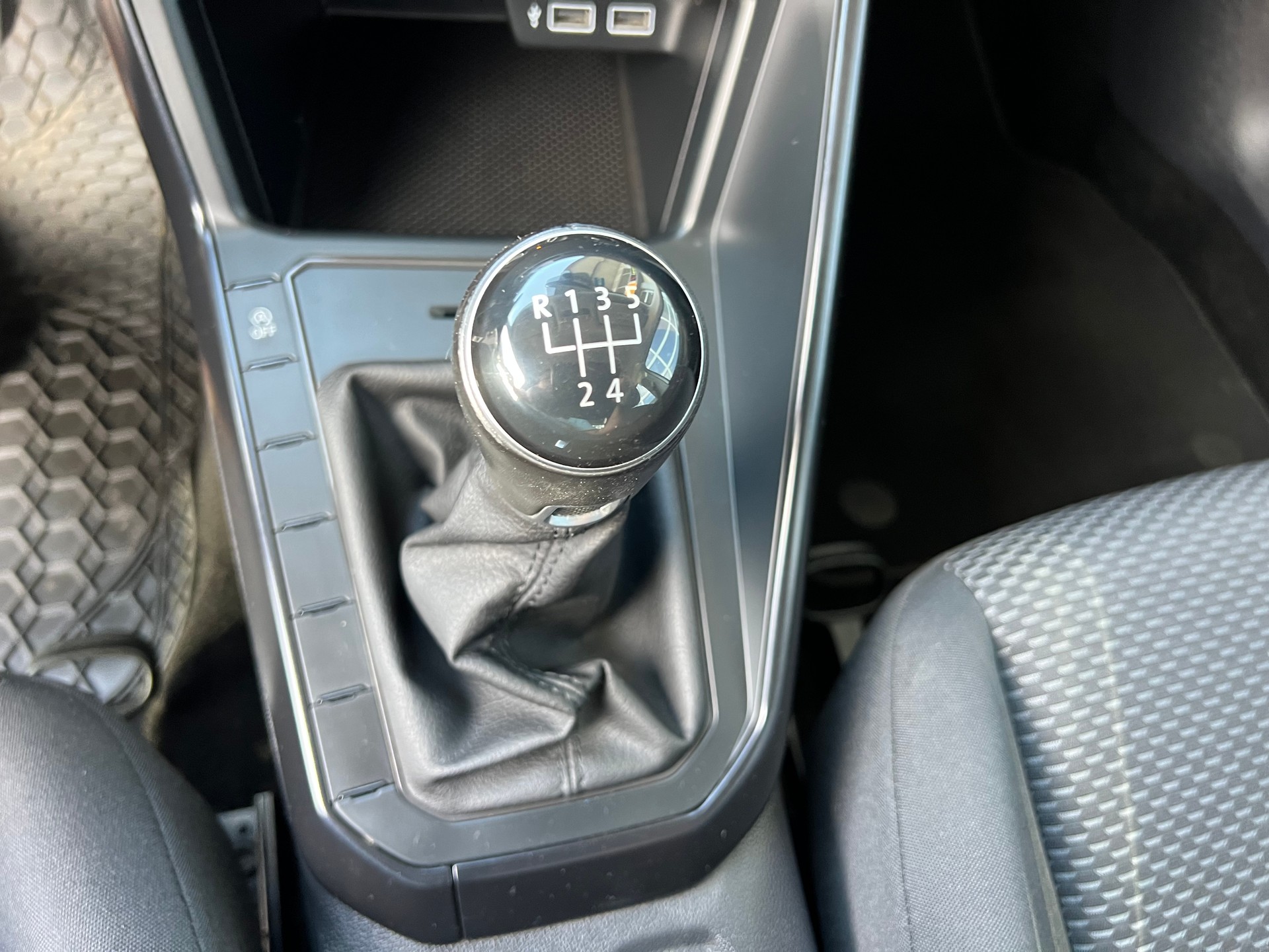 VW Polo 1.0 BMT Comfortline ** Klima * App Navi * Tempmat * 8fachbereift * frisch ab MFK * 1 Jahr Garantie möglich **-image-16
