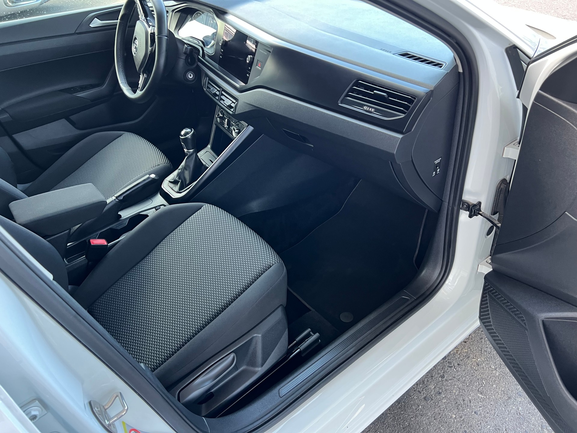 VW Polo 1.0 BMT Comfortline ** Klima * App Navi * Tempmat * 8fachbereift * frisch ab MFK * 1 Jahr Garantie möglich **-image-12
