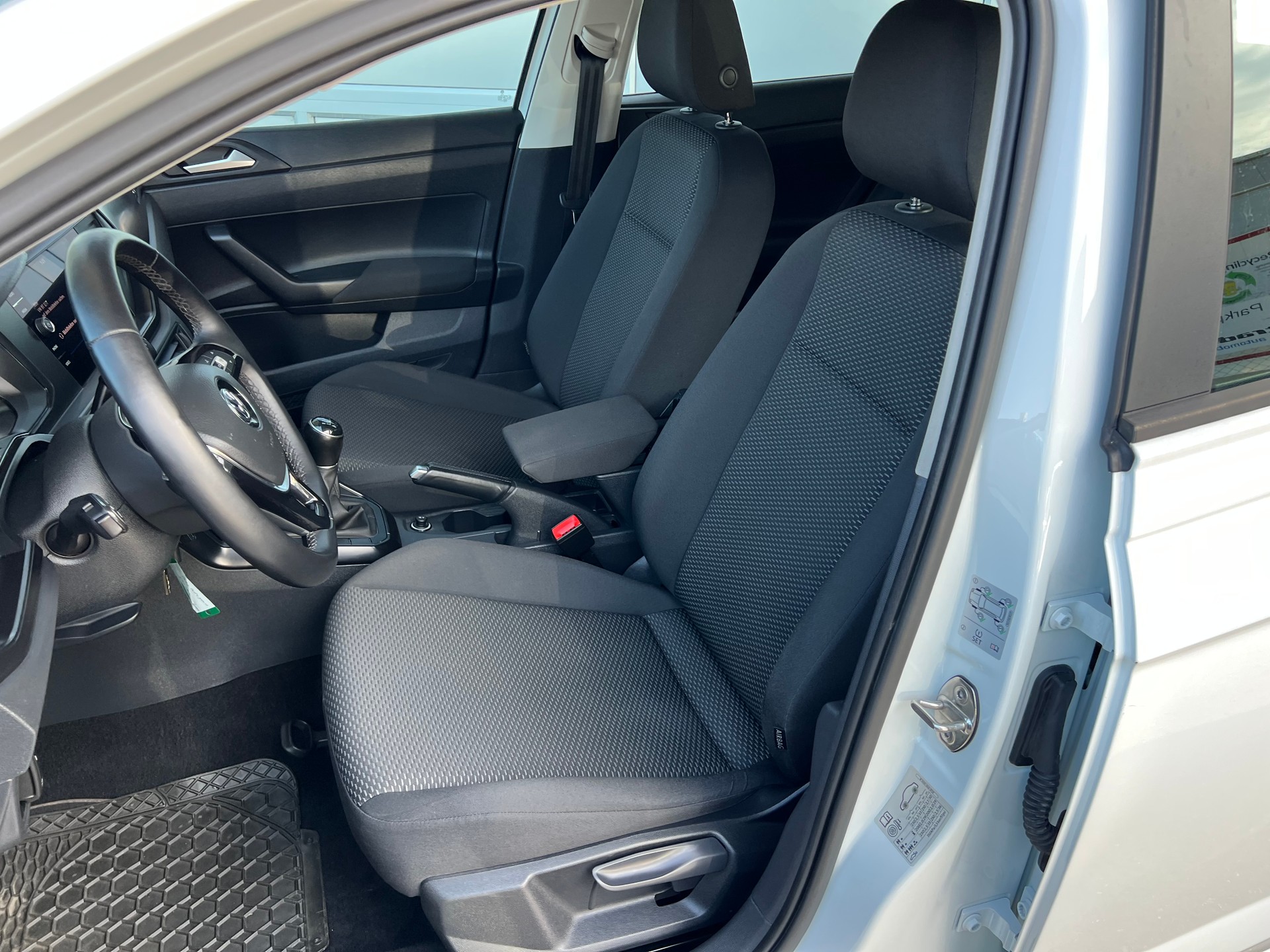 VW Polo 1.0 BMT Comfortline ** Klima * App Navi * Tempmat * 8fachbereift * frisch ab MFK * 1 Jahr Garantie möglich **-image-13