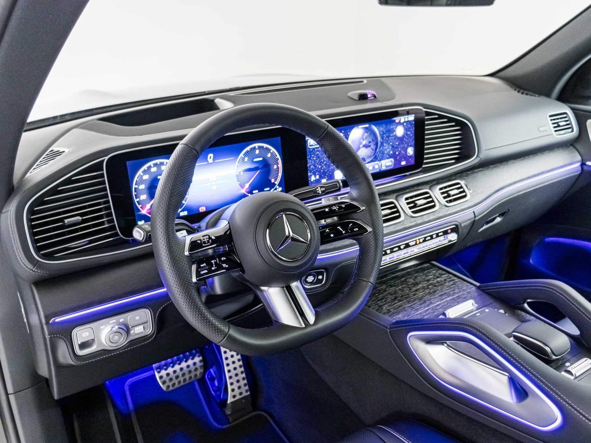 MERCEDES-BENZ GLS 450 d 4matic-image-9