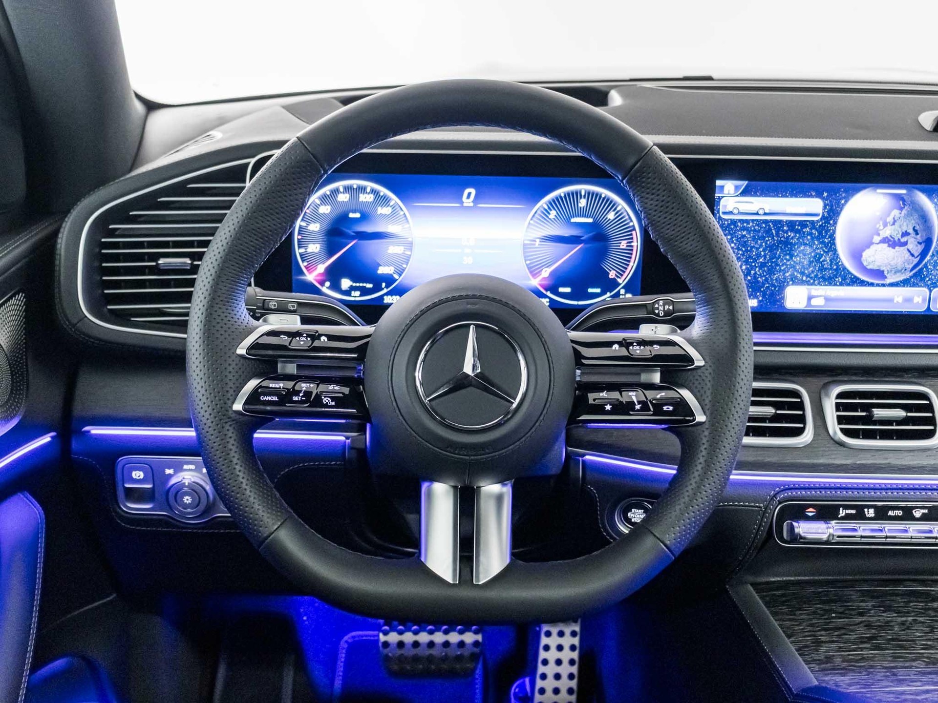 MERCEDES-BENZ GLS 450 d 4matic-image-11