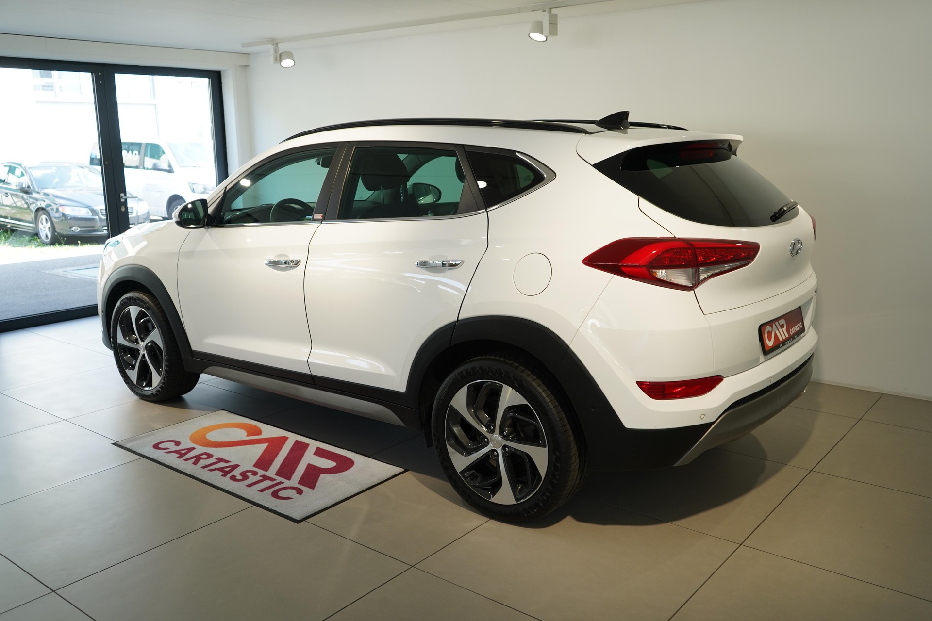 HYUNDAI Tucson 2.0 CRDi 185 Plena 4WD-image-2