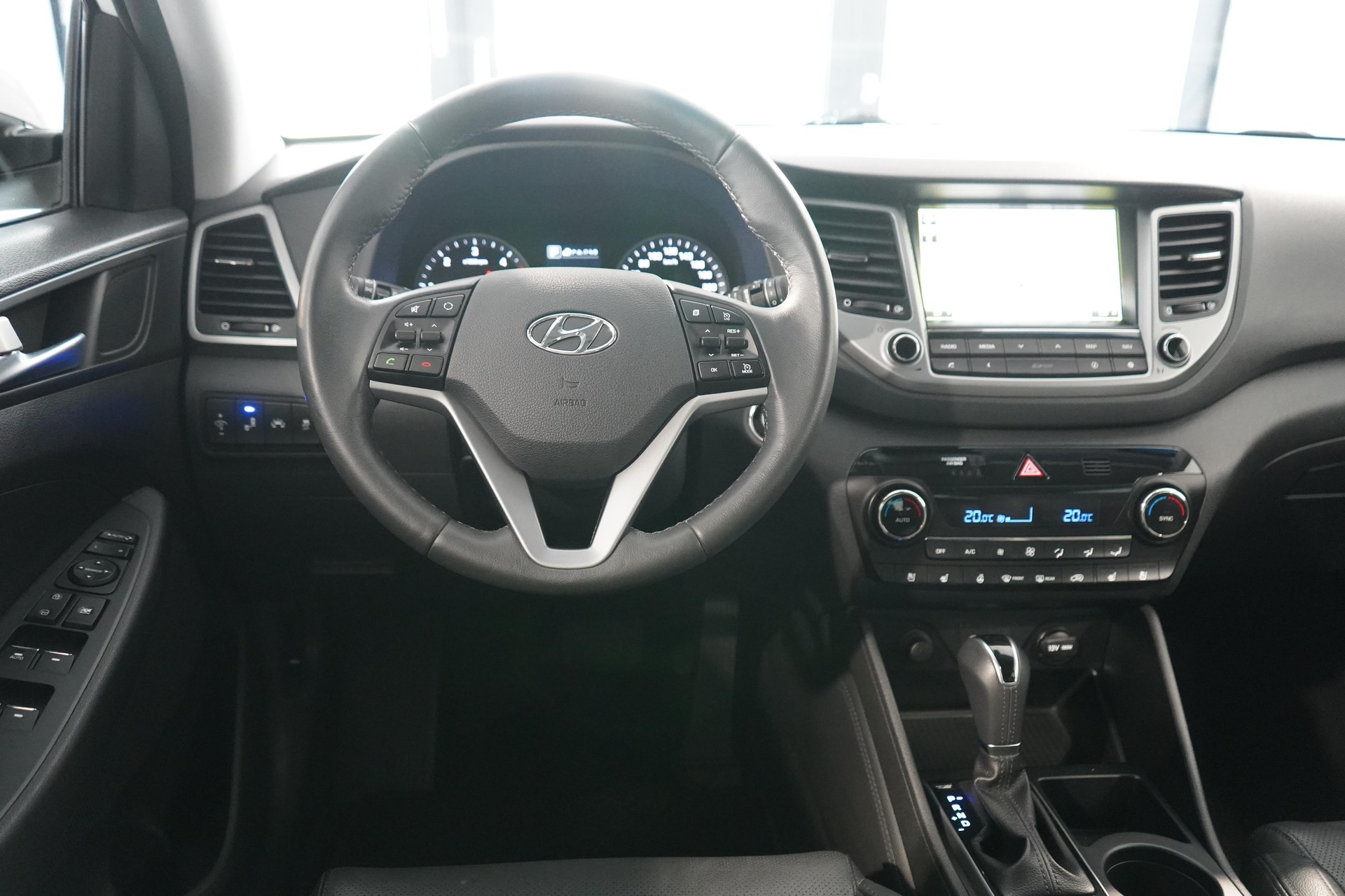 HYUNDAI Tucson 2.0 CRDi 185 Plena 4WD-image-7