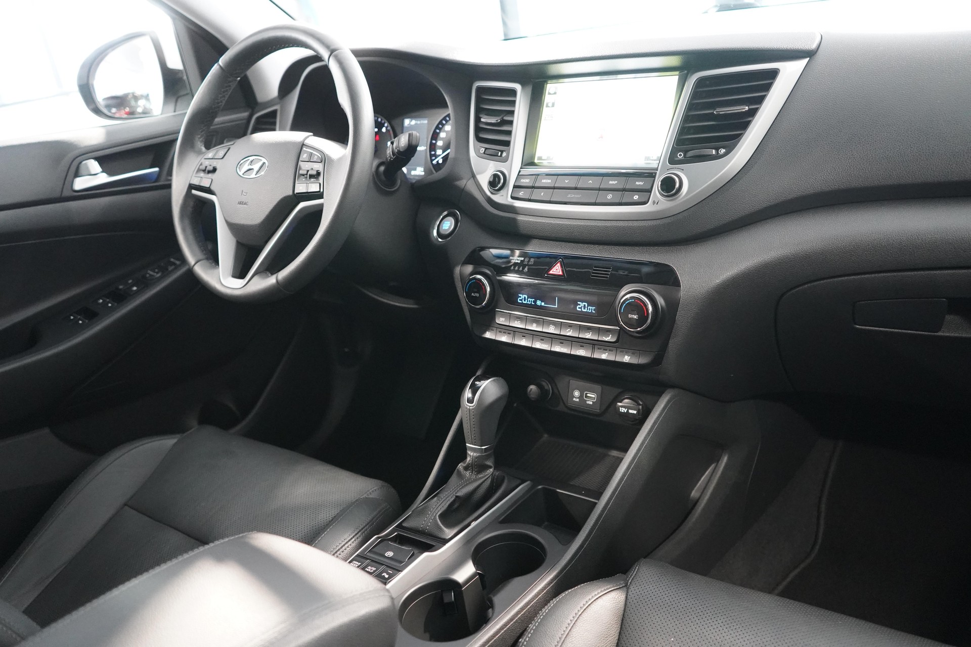HYUNDAI Tucson 2.0 CRDi 185 Plena 4WD-image-8