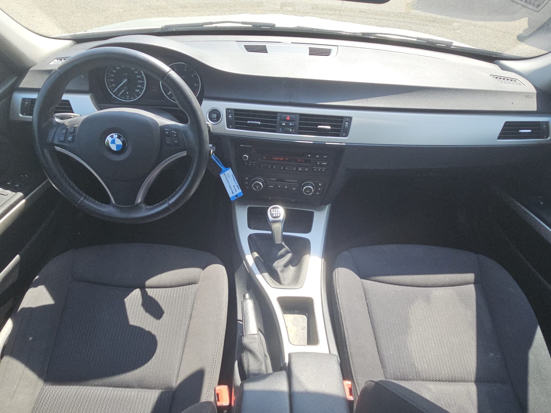 BMW 318i Touring-image-7
