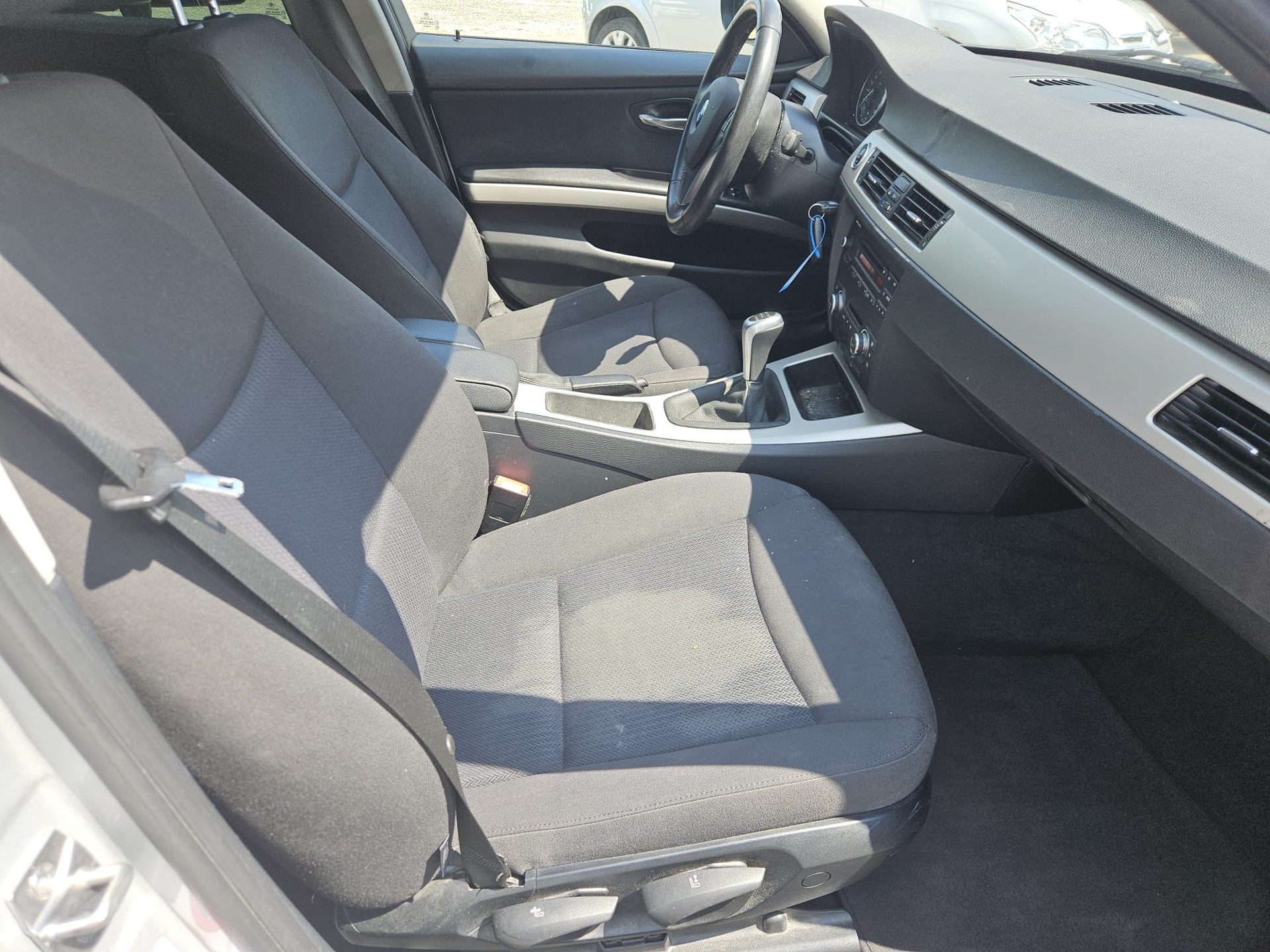 BMW 318i Touring-image-6