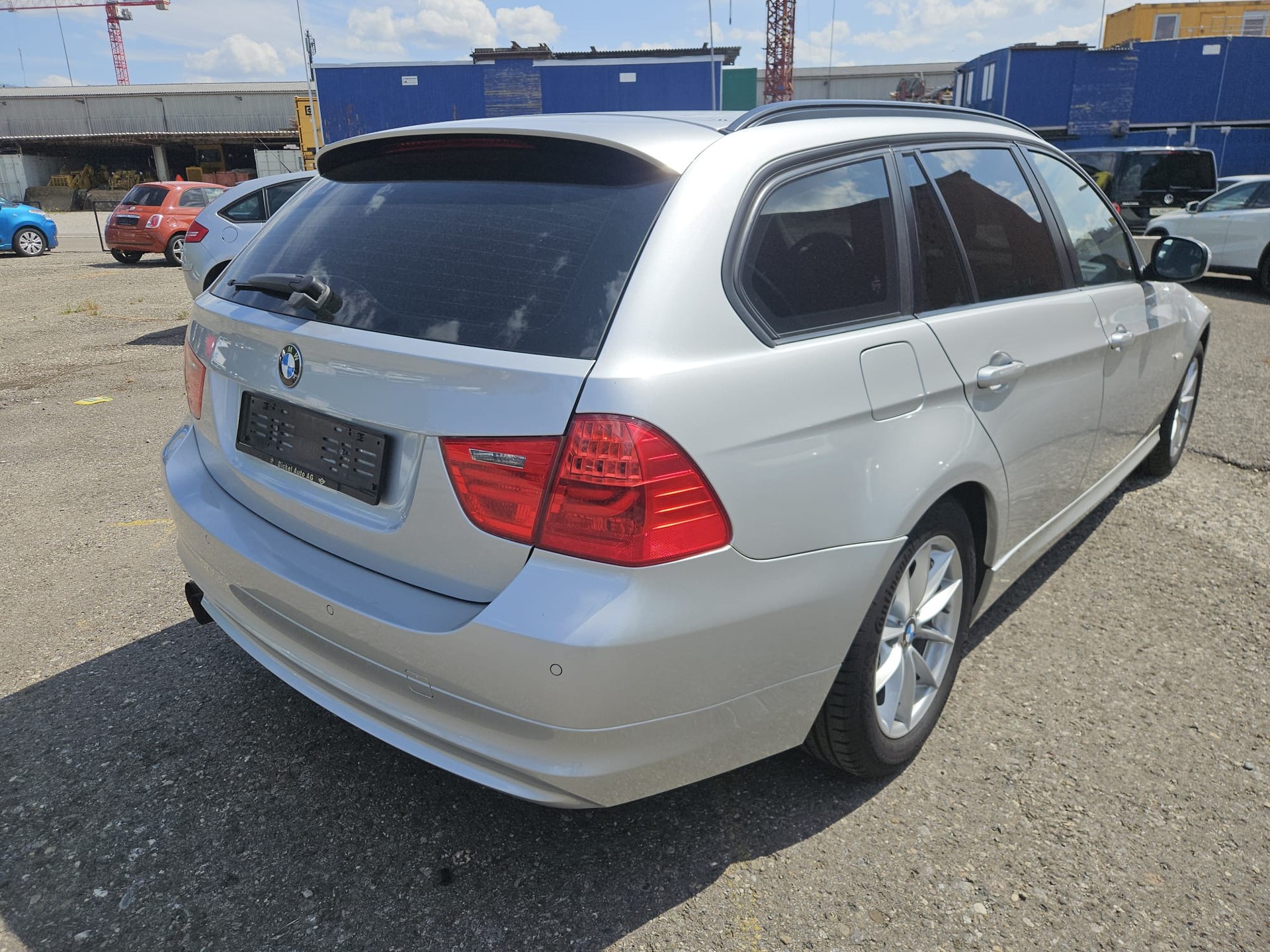 BMW 318i Touring-image-2