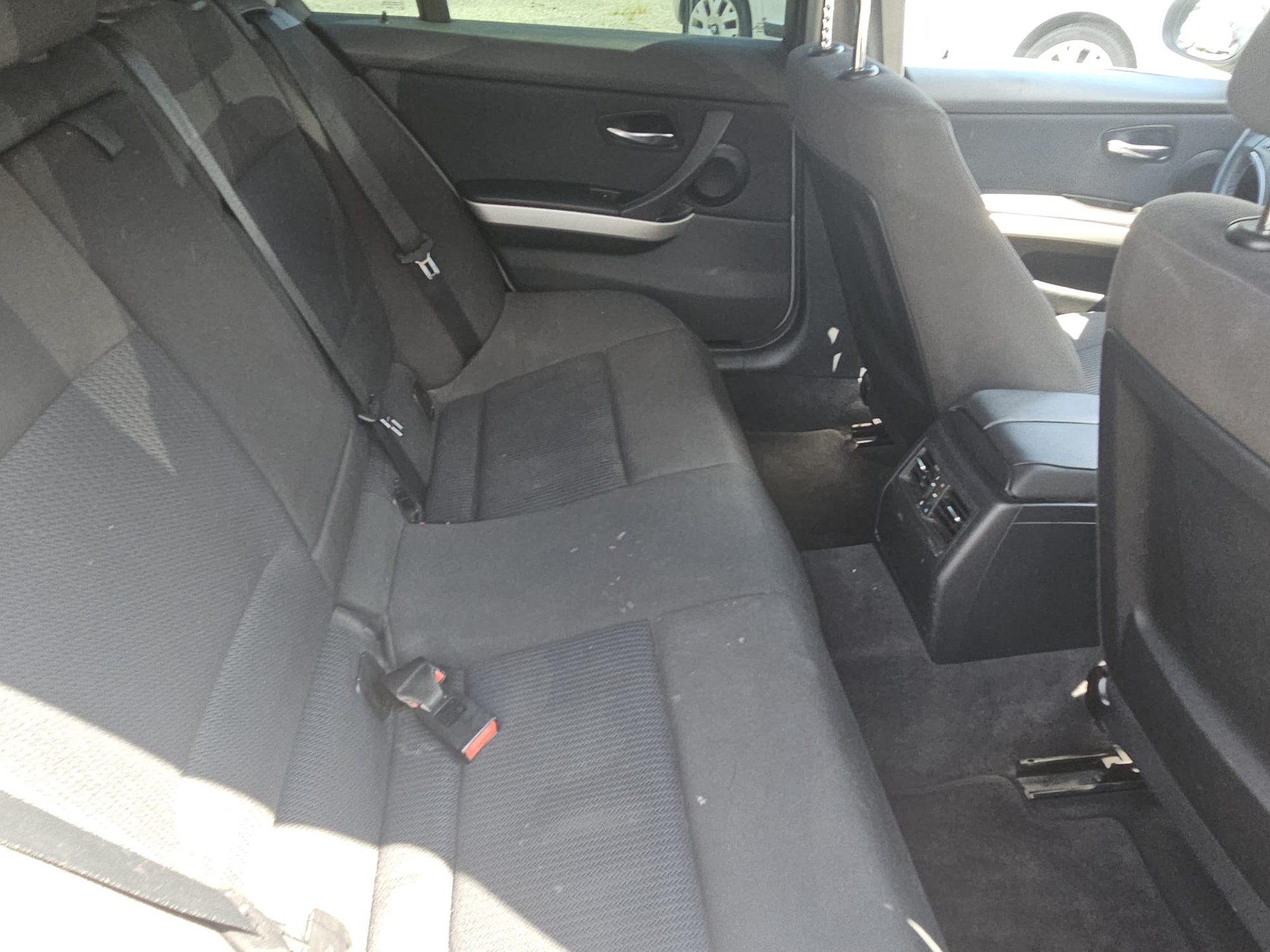 BMW 318i Touring-image-8
