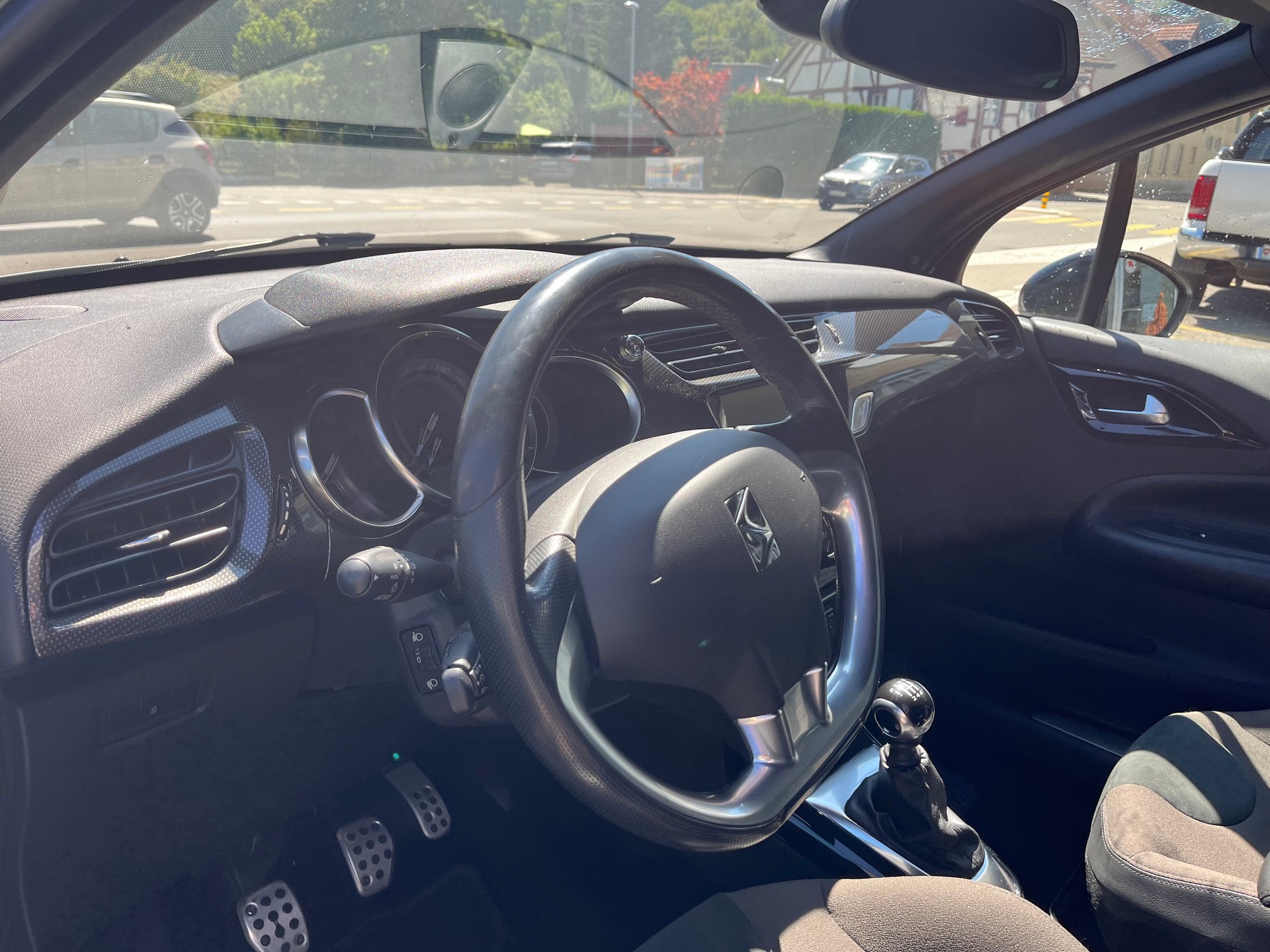 DS AUTOMOBILES DS3 1.6 THP Ultra Prestige-image-4
