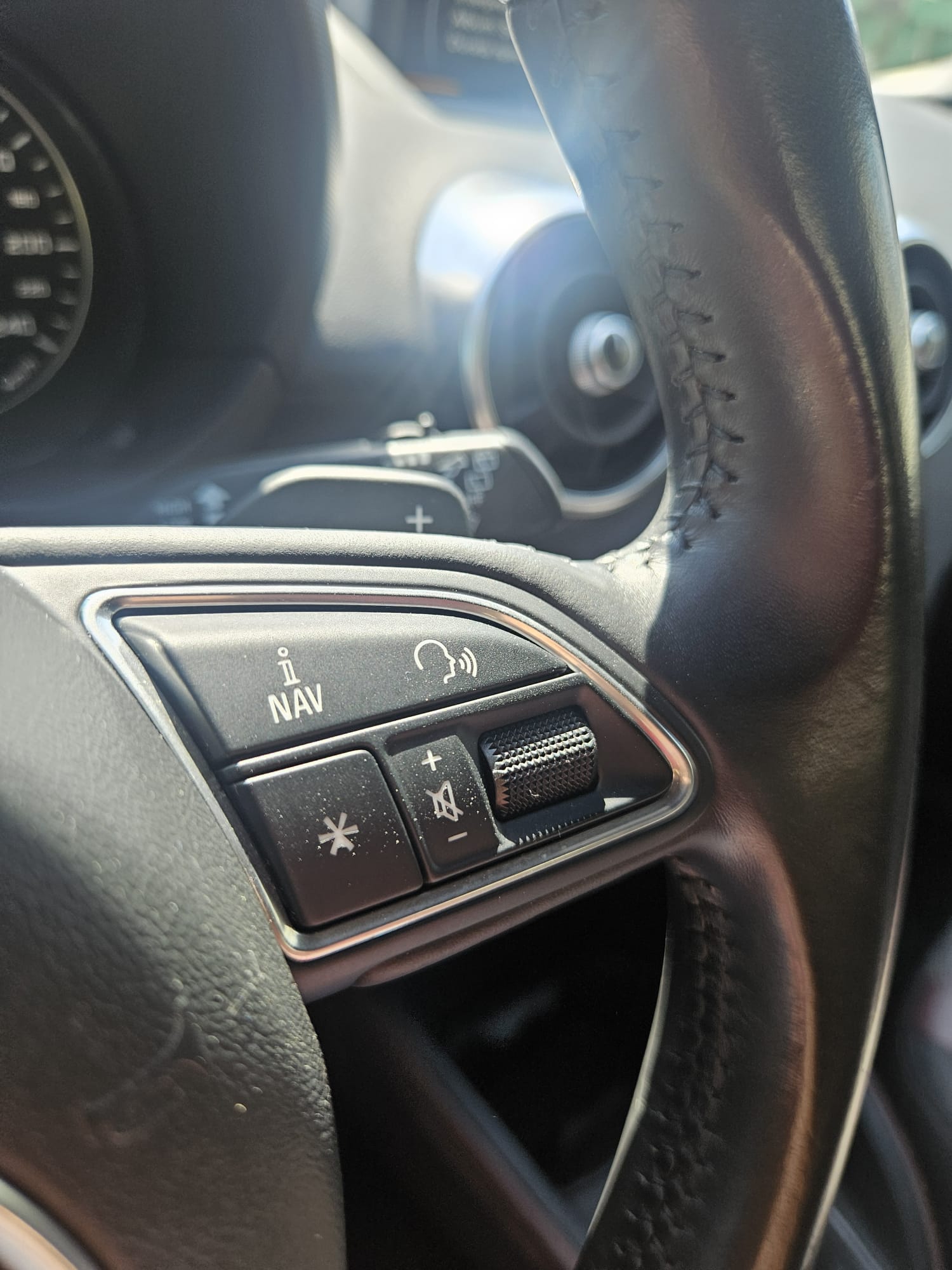 AUDI A1 Sportback 1.4 TFSI Attraction S-tronic-image-10