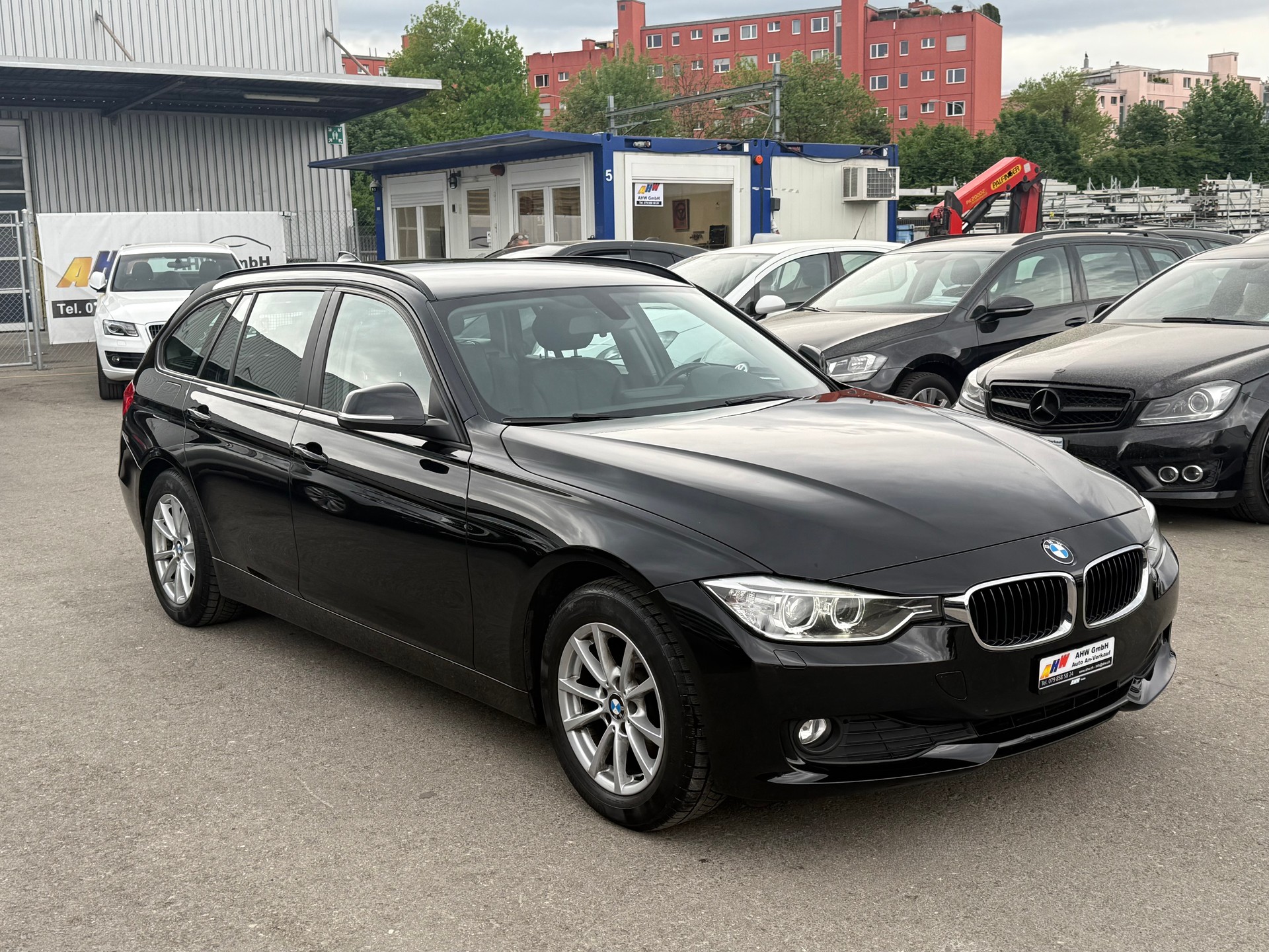 BMW 318d Touring Steptronic / FRISCH AB MFK / Servicegepflegt / Bremsen komplett NEU / Navi / Leder / PDC-image-2