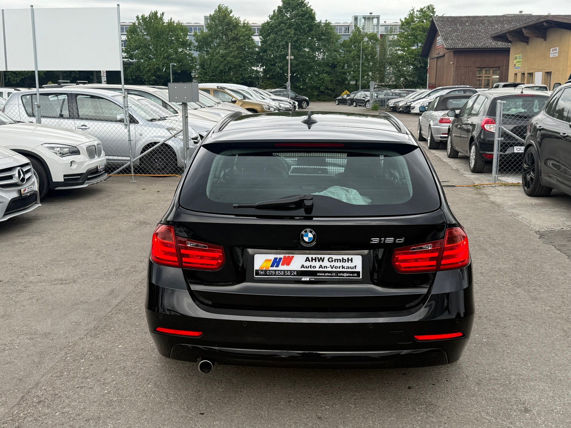 BMW 318d Touring Steptronic / FRISCH AB MFK / Servicegepflegt / Bremsen komplett NEU / Navi / Leder / PDC-image-4